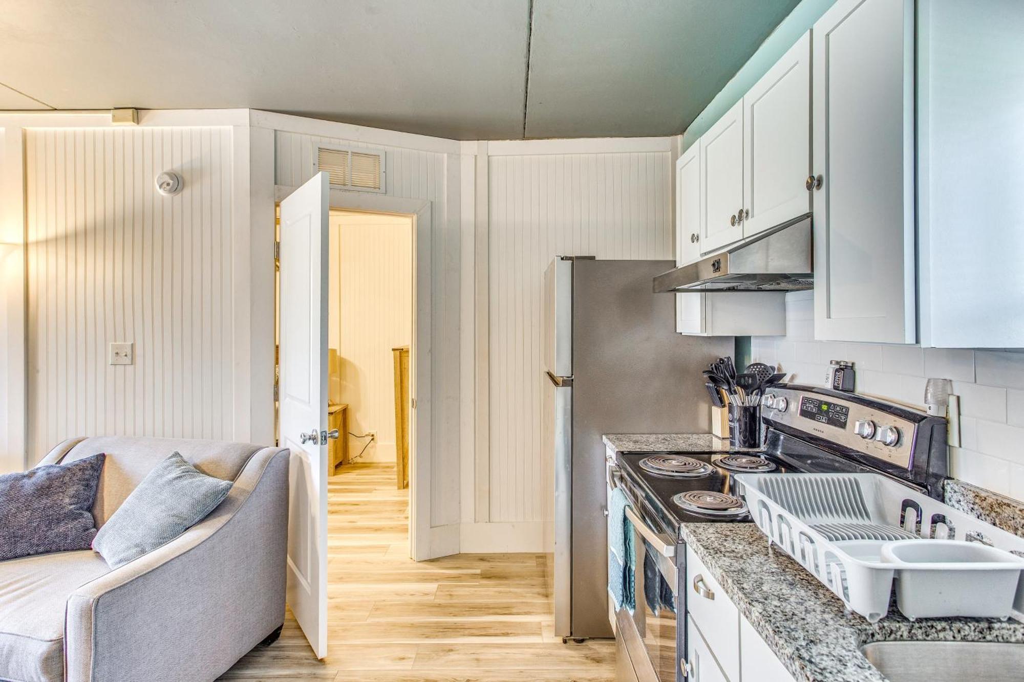 Steps To Remodeled North Myrtle Condo!