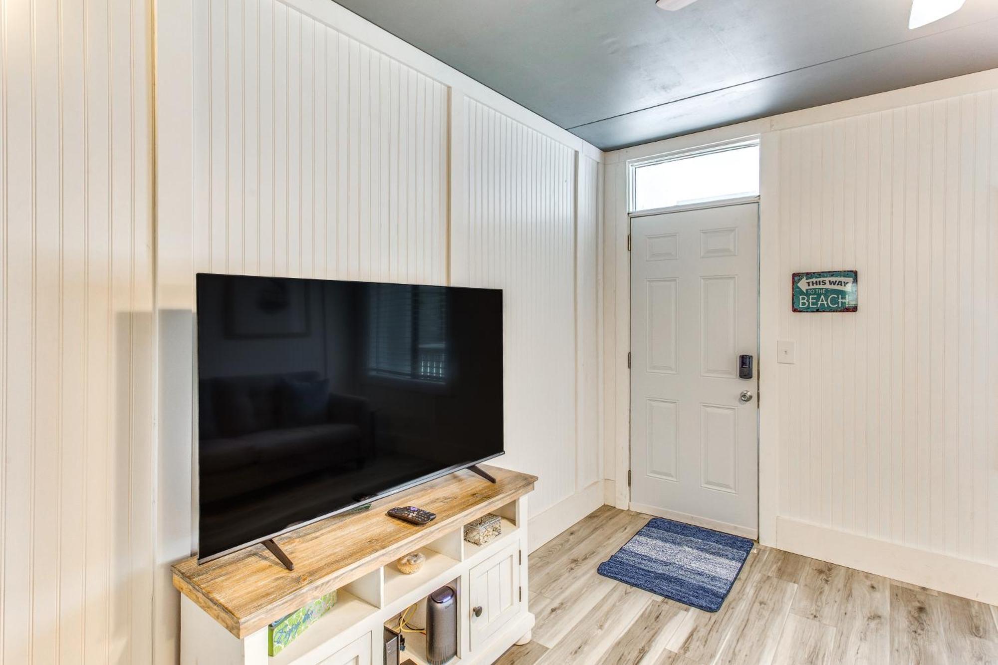 Apartment Steps To Remodeled North Myrtle Condo! *