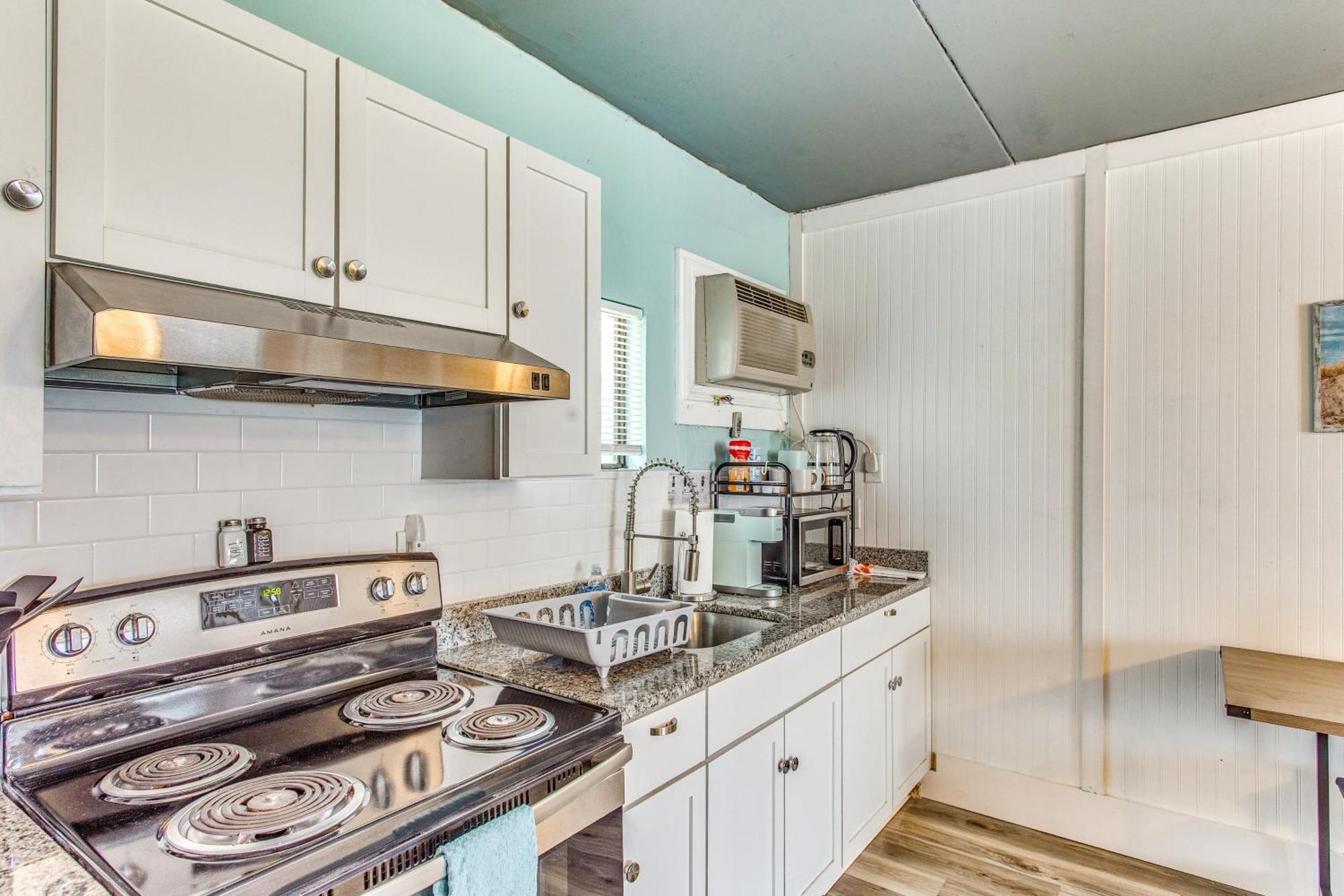 Apartment Steps To Remodeled North Myrtle Condo!