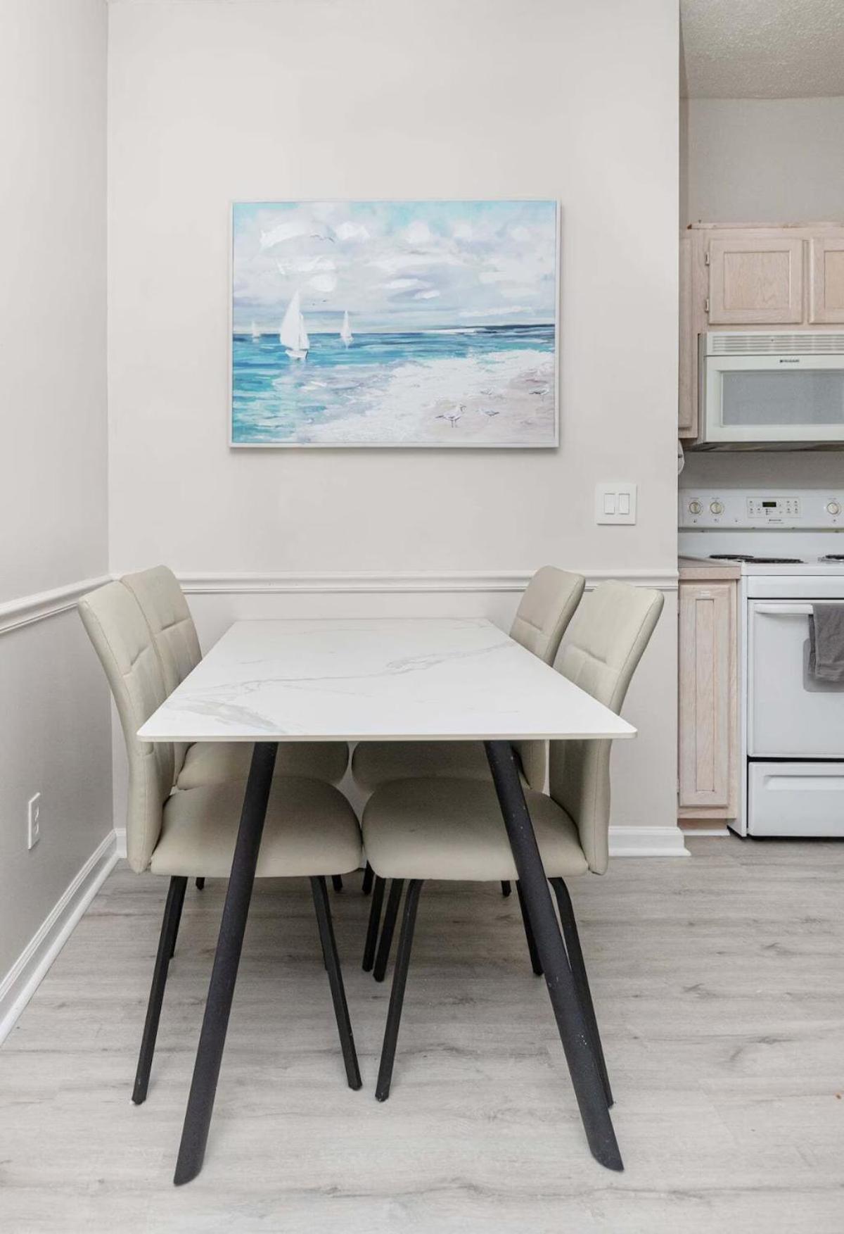 Vibes - 3 Bedrooms In Prime Location Near With Private Yard! Holiday home Myrtle Beach