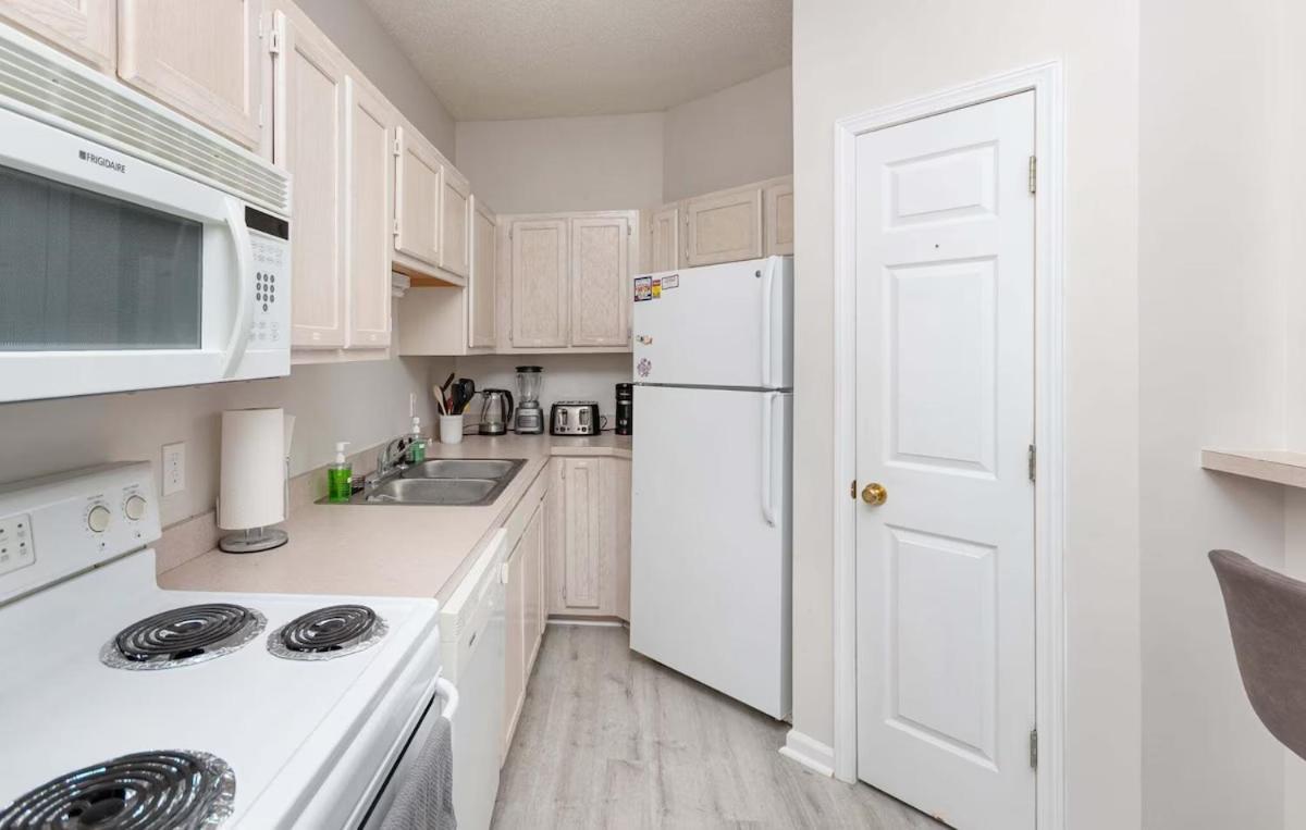 Vibes - 3 Bedrooms In Prime Location Near With Private Yard! Myrtle Beach