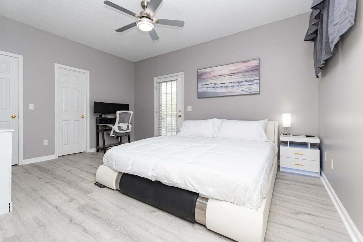 Vibes - 3 Bedrooms In Prime Location Near With Private Yard! *