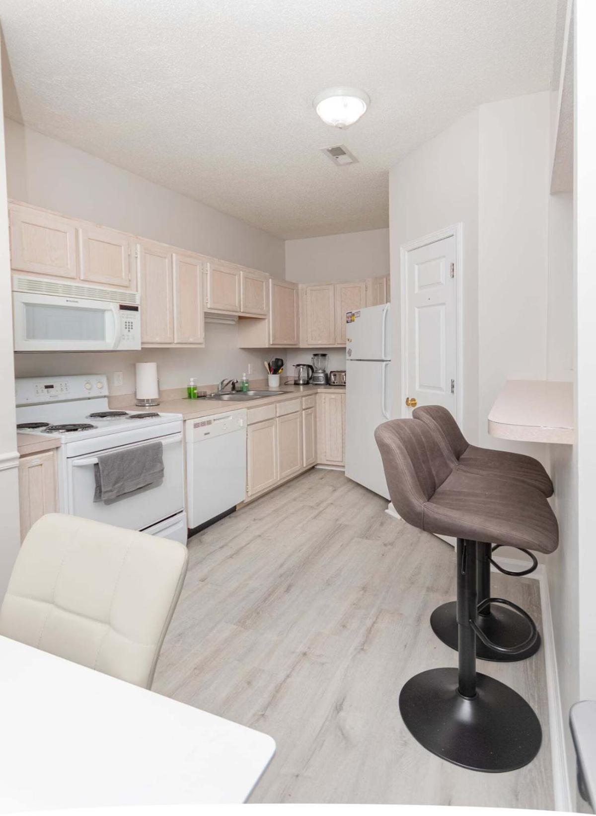 Vibes - 3 Bedrooms In Prime Location Near With Private Yard! * Myrtle Beach