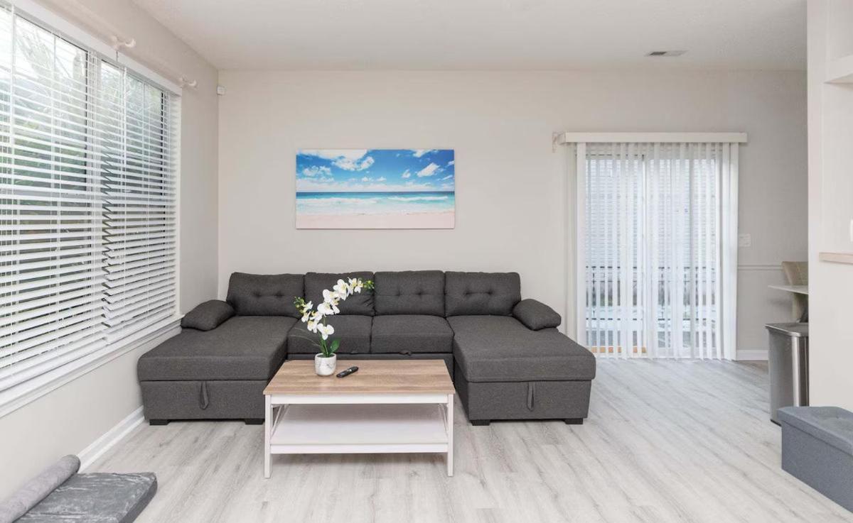Vibes - 3 Bedrooms In Prime Location Near With Private Yard! Myrtle Beach