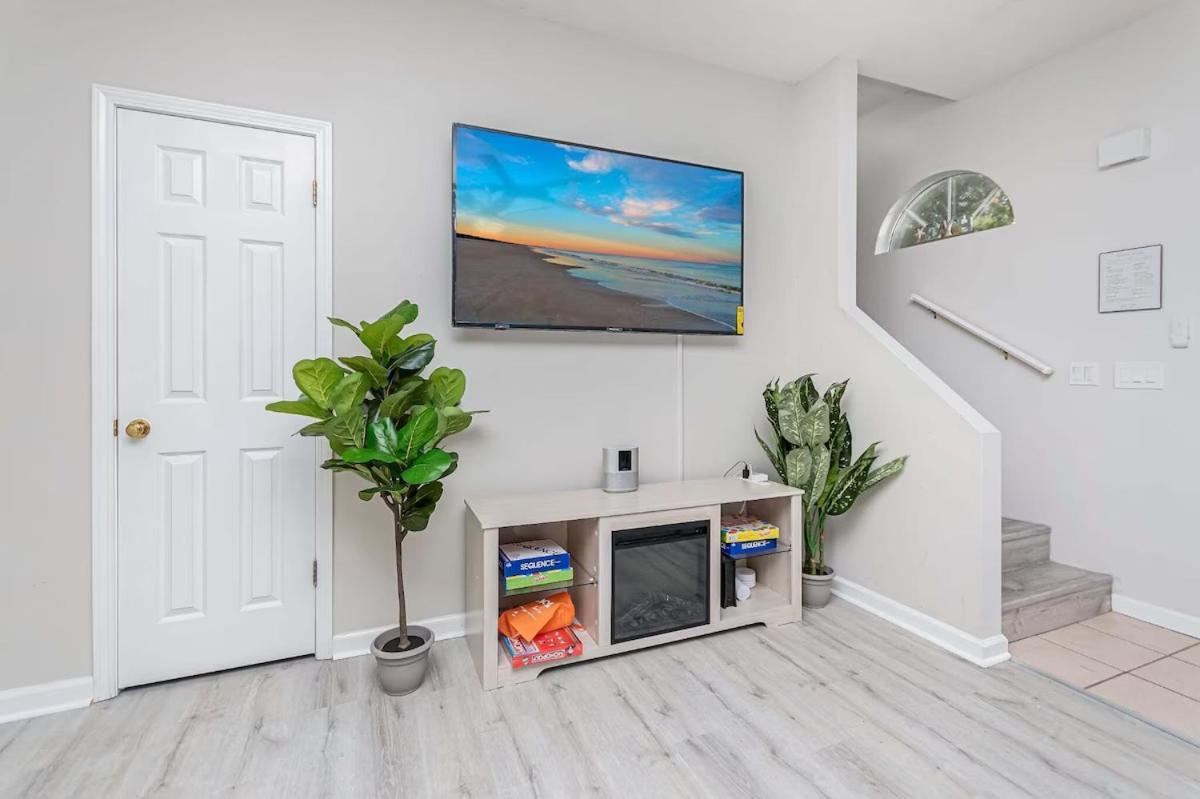 Vibes - 3 Bedrooms In Prime Location Near With Private Yard! *