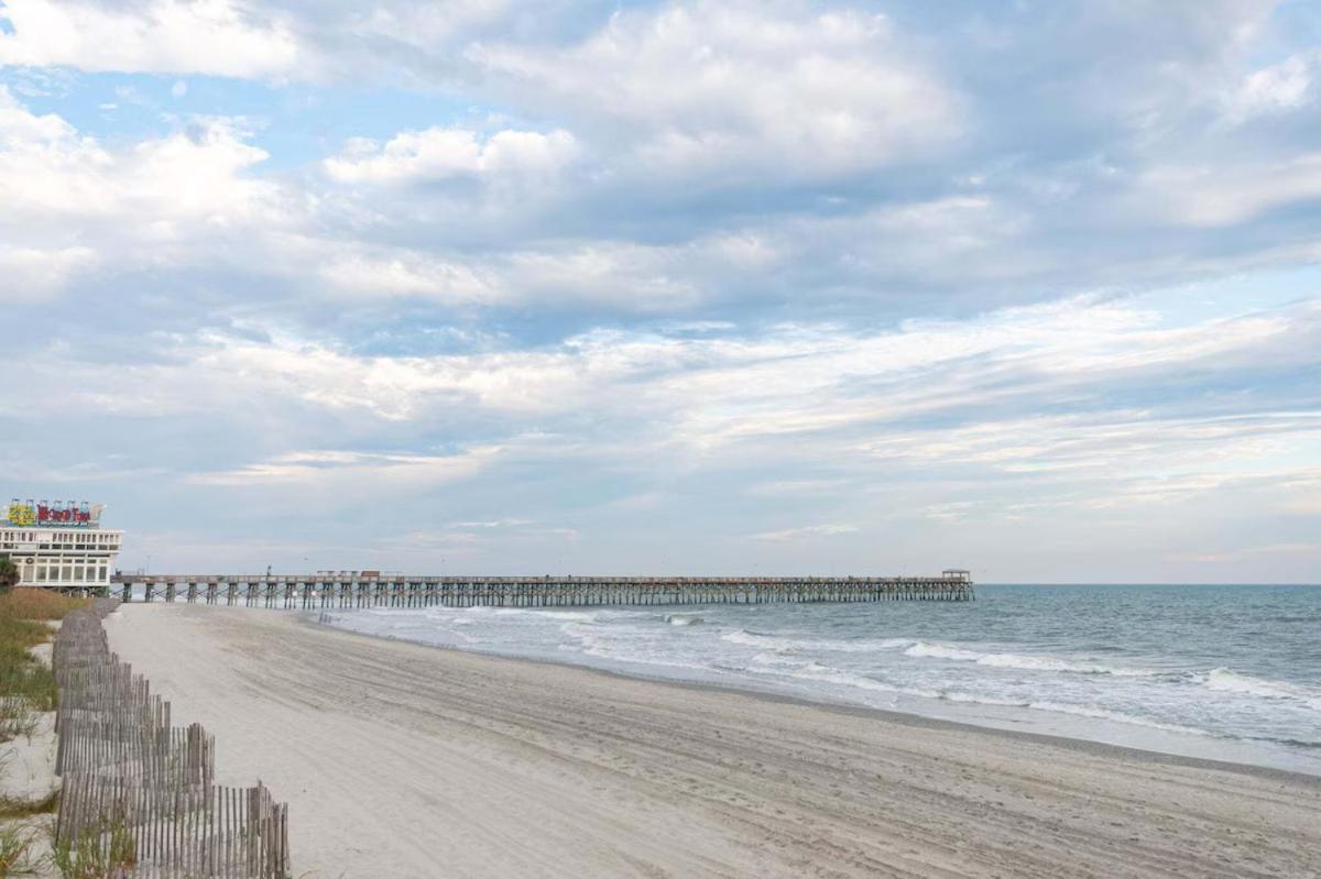 Vibes - 3 Bedrooms In Prime Location Near With Private Yard! *