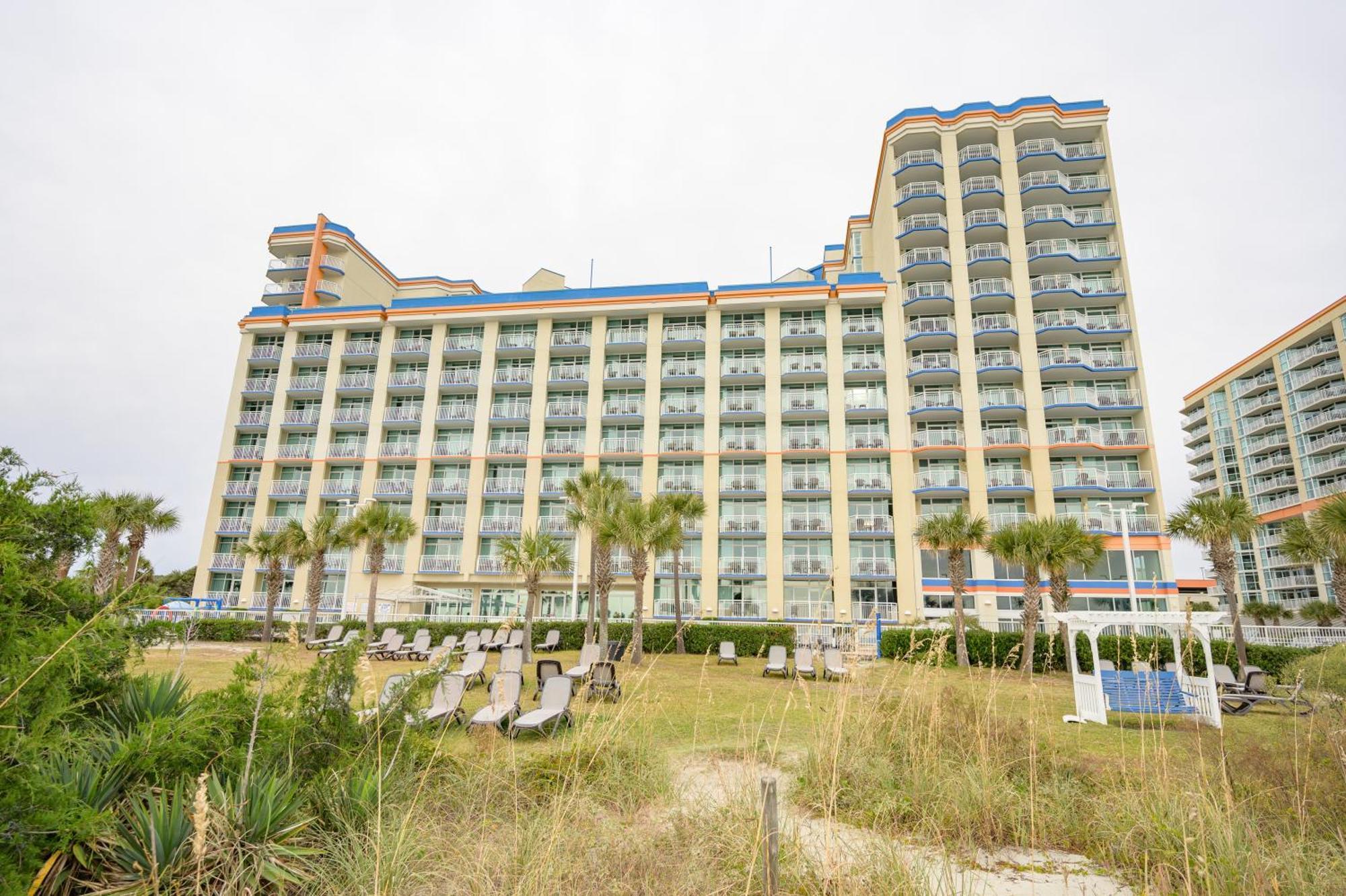 Oceanfront With Waterpark Included In Price