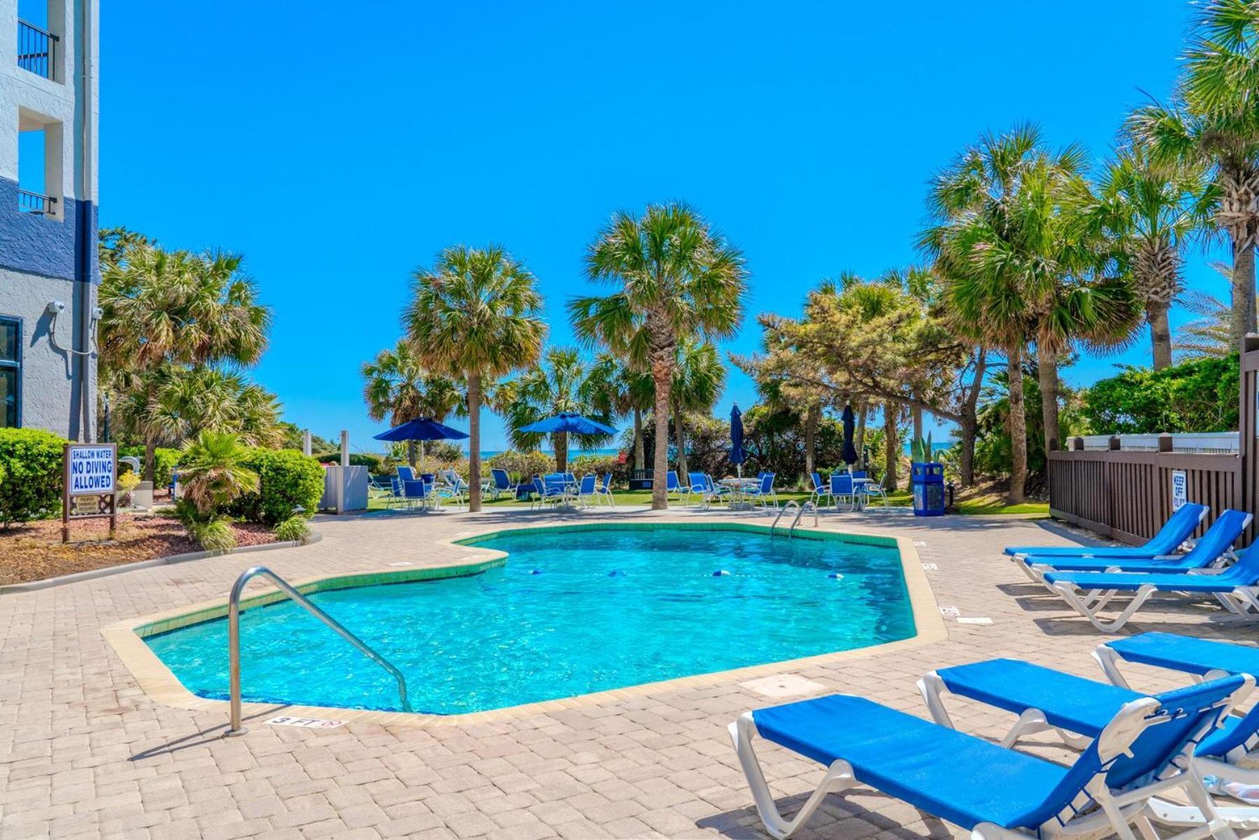 Holiday home Colony Unit 208, Beautiful Oceanfront Condo, 1 Bedroom, 1 Bath Perfect For 6 Myrtle Beach