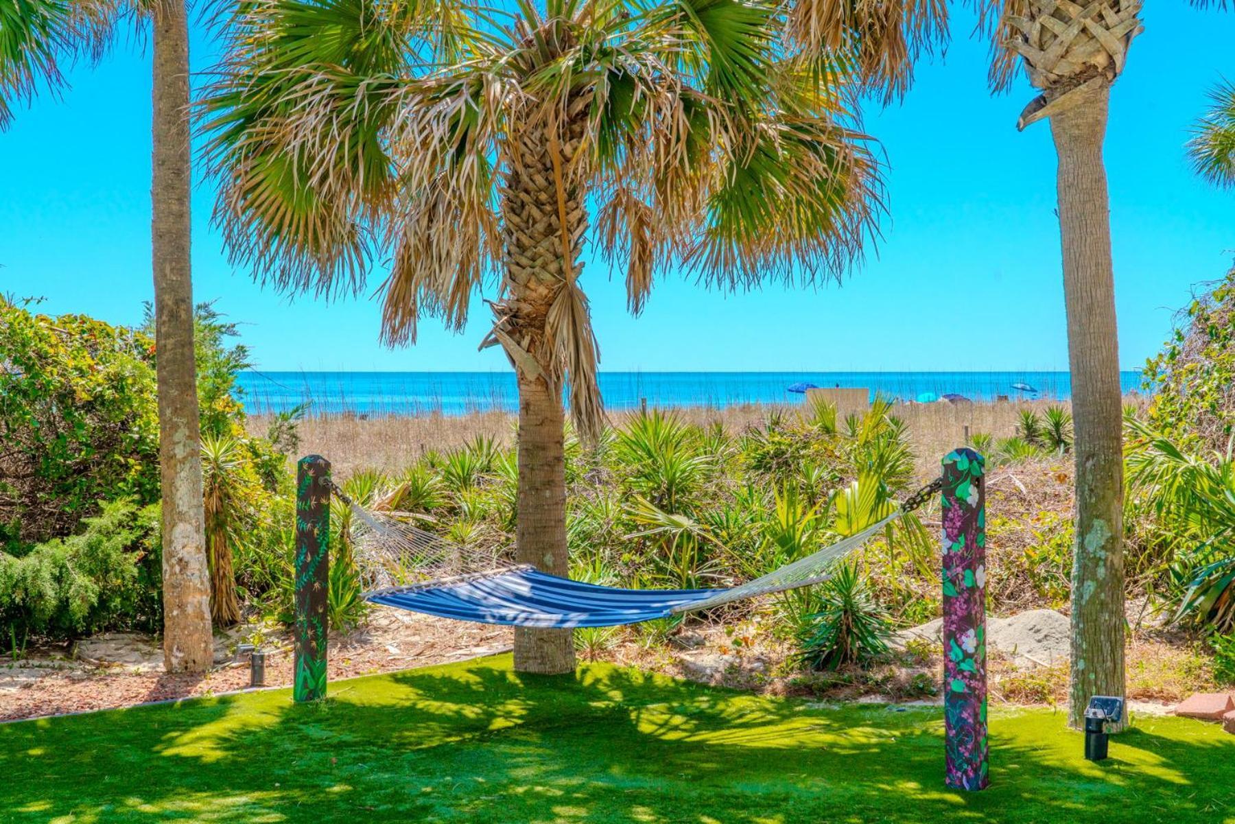 Colony Unit 208, Beautiful Oceanfront Condo, 1 Bedroom, 1 Bath Perfect For 6 * Myrtle Beach