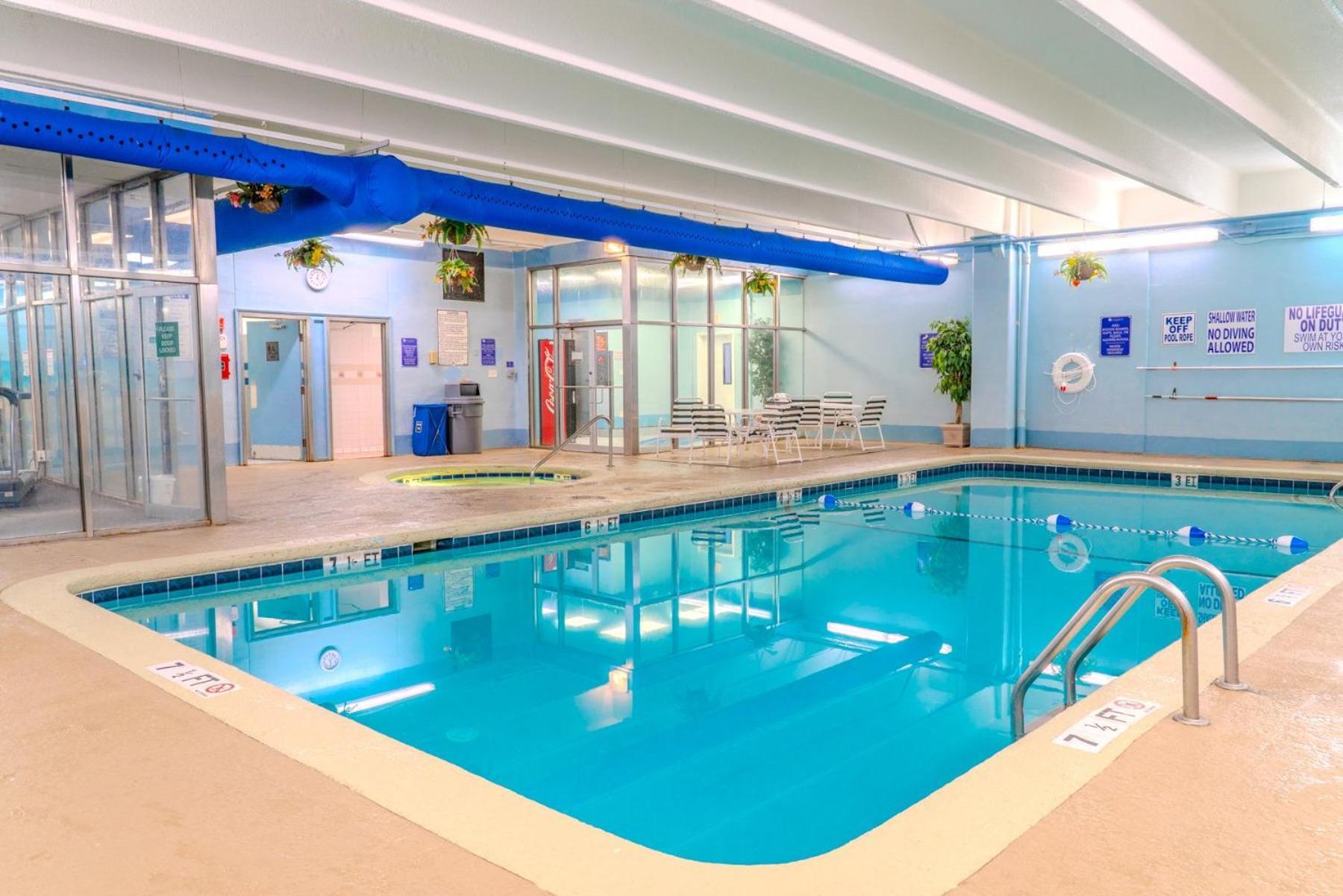 Colony Unit 208, Beautiful Oceanfront Condo, 1 Bedroom, 1 Bath Perfect For 6 Holiday home *