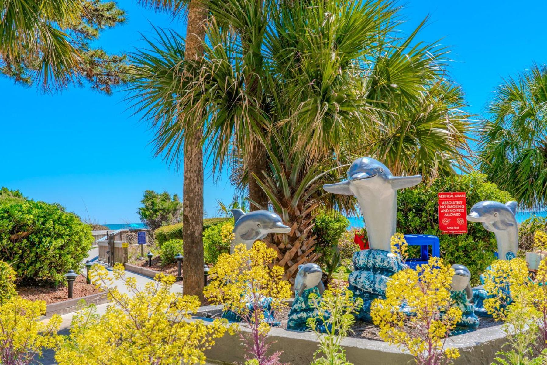 Holiday home Colony Unit 208, Beautiful Oceanfront Condo, 1 Bedroom, 1 Bath Perfect For 6 *