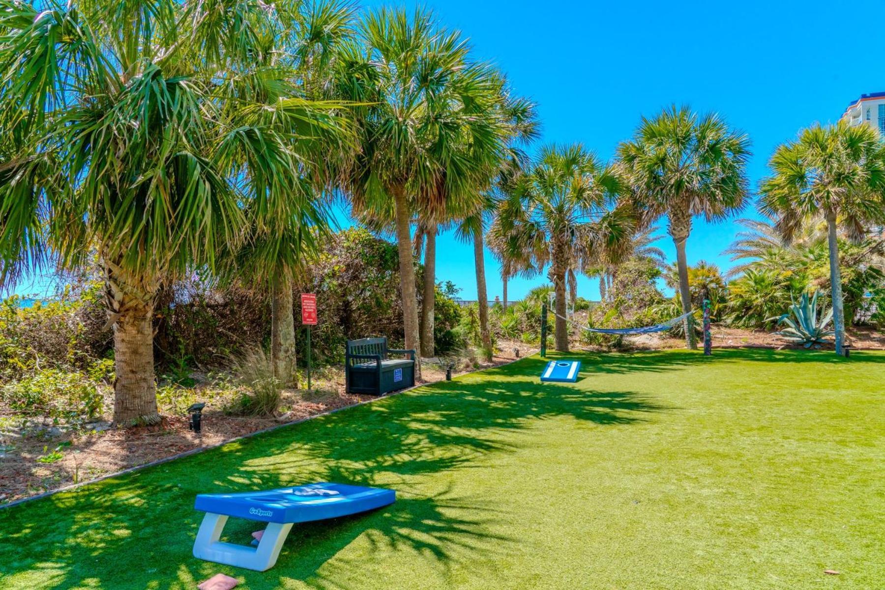 Colony Unit 208, Beautiful Oceanfront Condo, 1 Bedroom, 1 Bath Perfect For 6 Holiday home Myrtle Beach