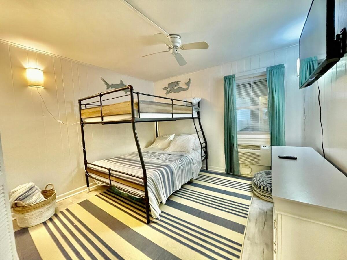 Ocean Front 3rd Floor No Elevator Apartment *