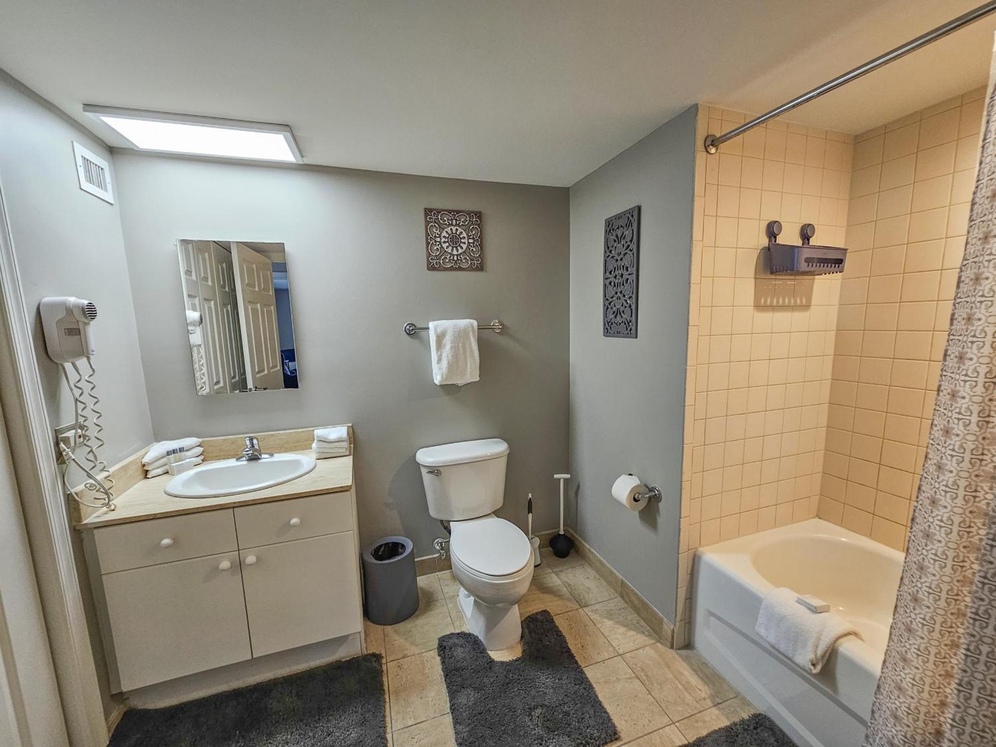 1707 Brighton, Impressively Remodeled, 3 Bedroom Ocean View Myrtle Beach