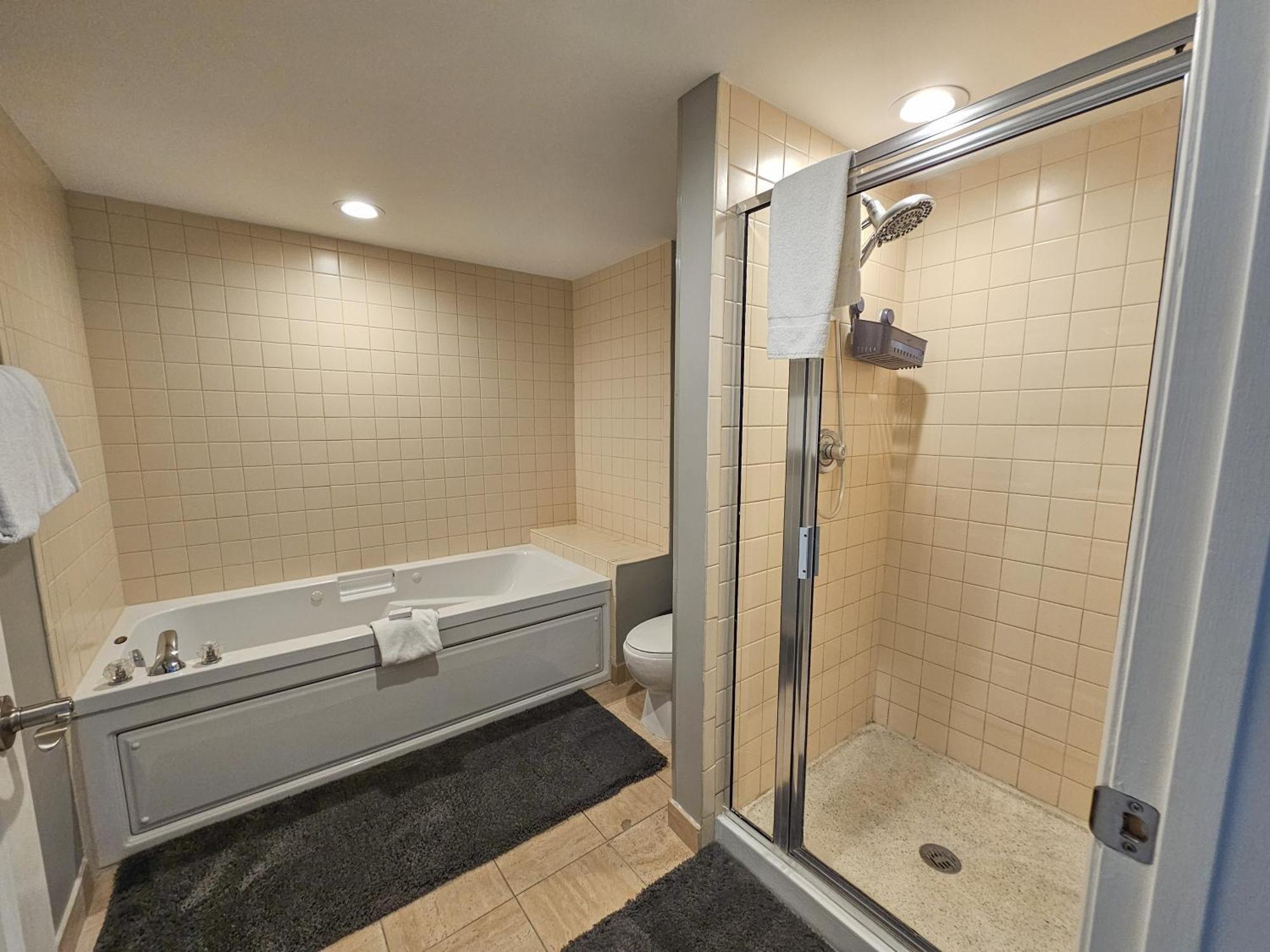 1707 Brighton, Impressively Remodeled, 3 Bedroom Ocean View Myrtle Beach