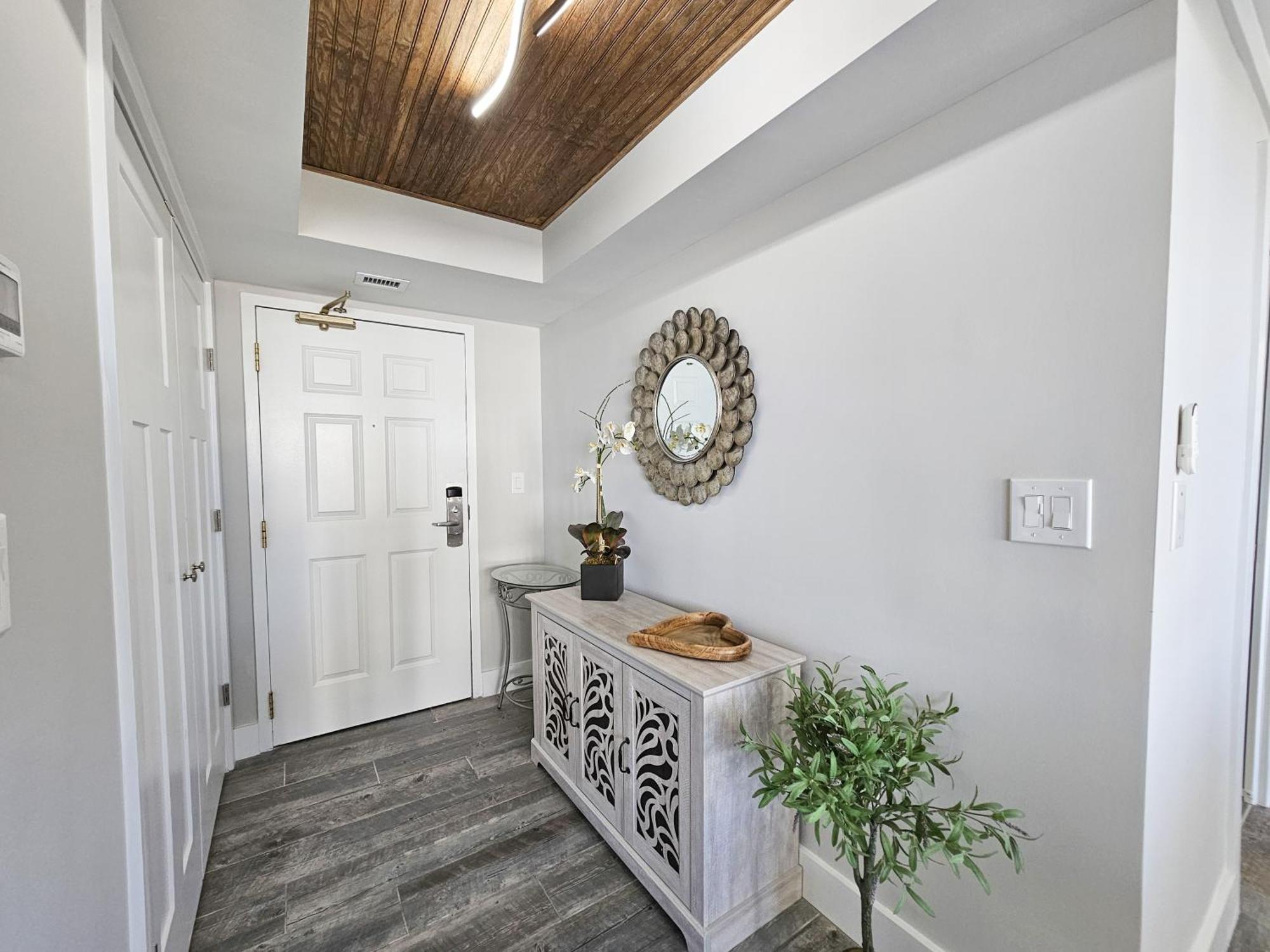 Apartment Superbly Updated Ocean View Condo, 303 Brighton, Full Access