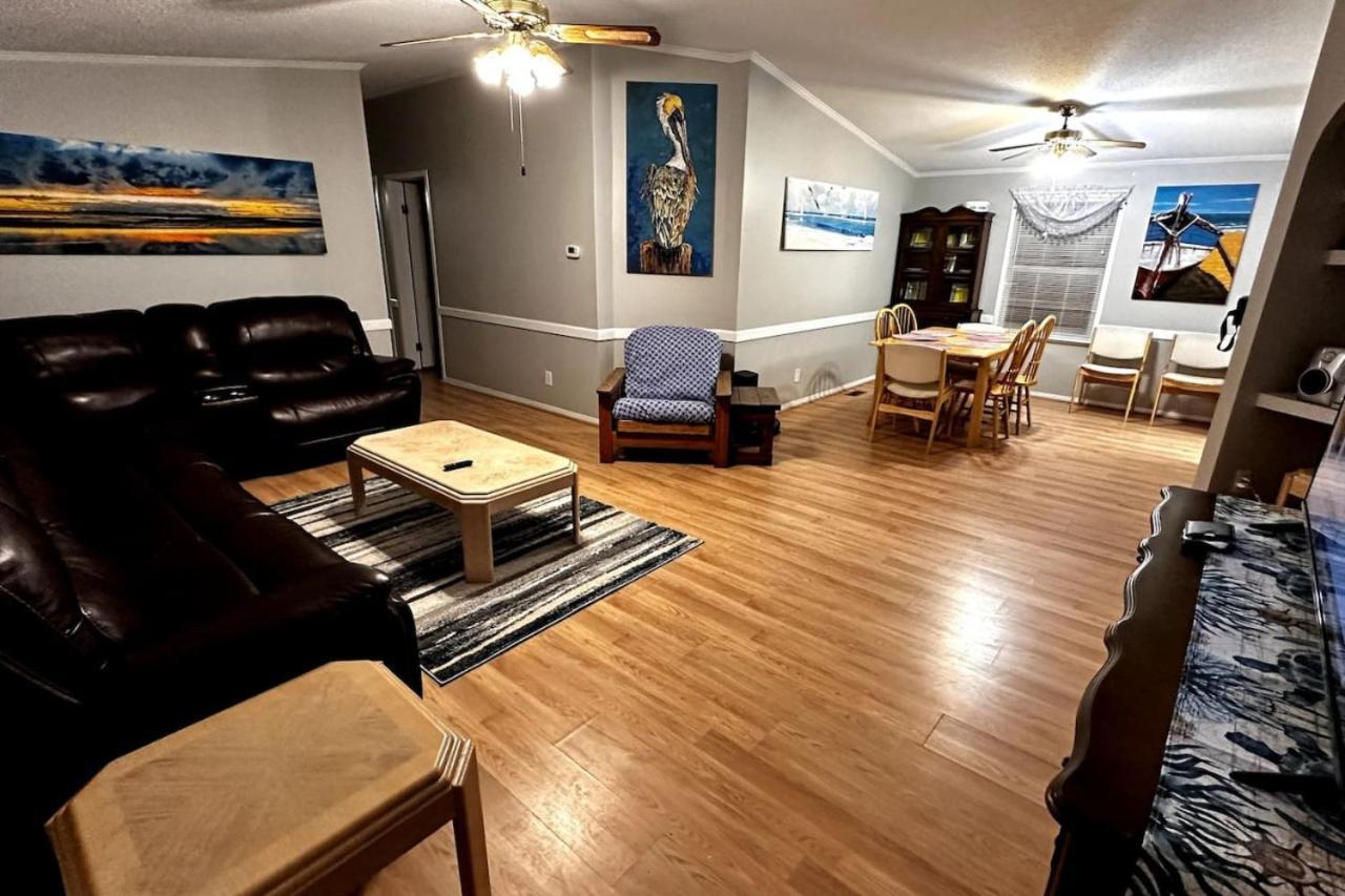 Ocean Lakes 4 Bedroom That Sleeps 10 Holiday home *