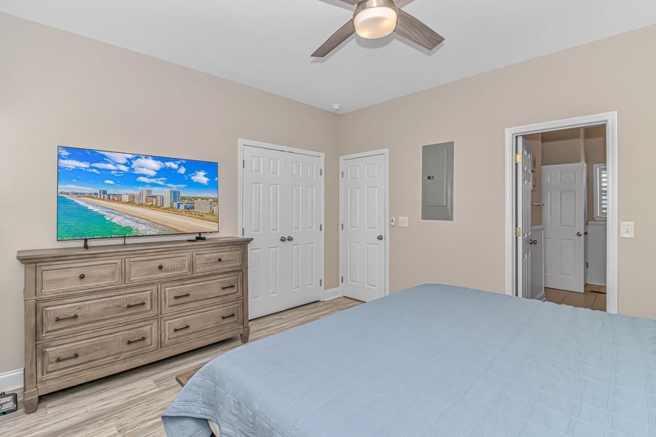 Ocean Lakes, Luxury Water Front Holiday home *
