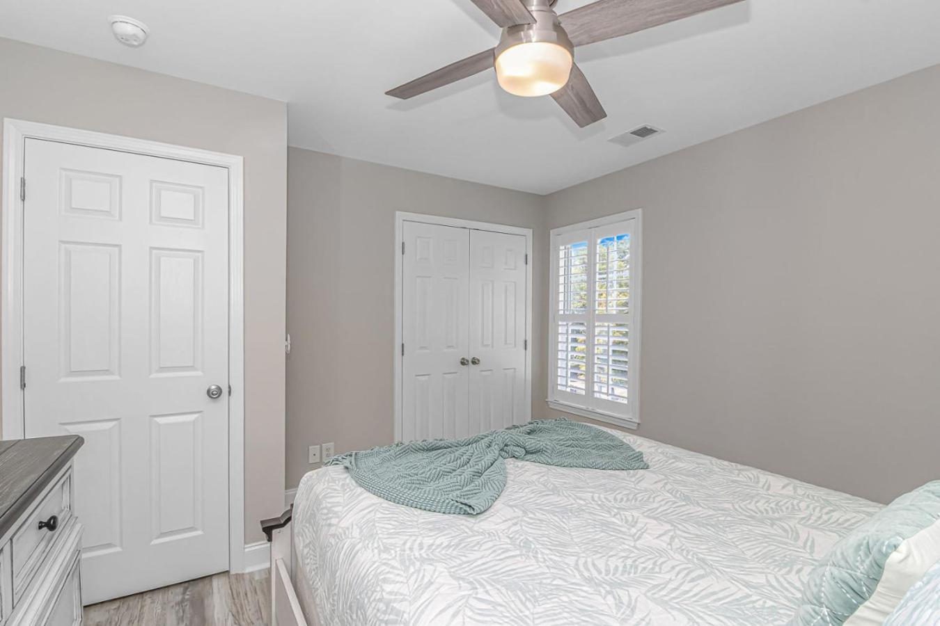 Ocean Lakes, Luxury Water Front Holiday home