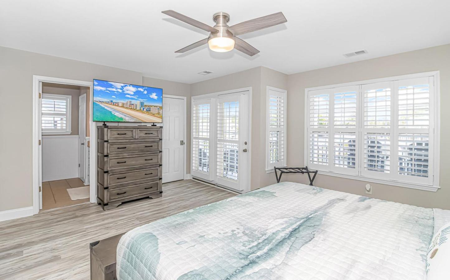Holiday home Ocean Lakes, Luxury Water Front
