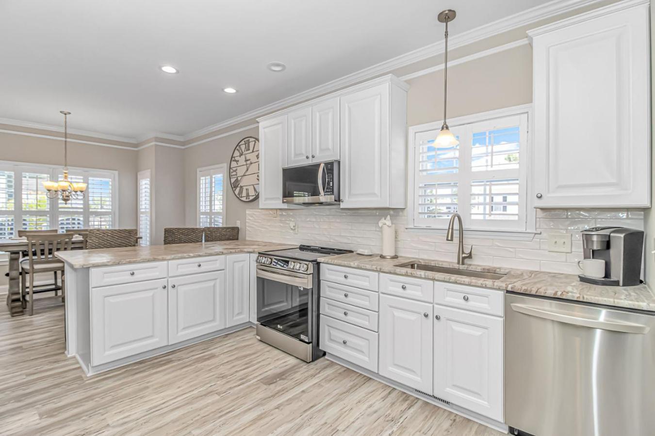 Ocean Lakes, Luxury Water Front Holiday home *