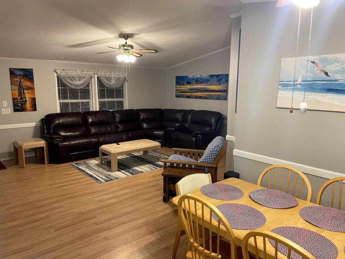 Ocean Lakes 4 Bedroom That Sleeps 10 Holiday home Myrtle Beach