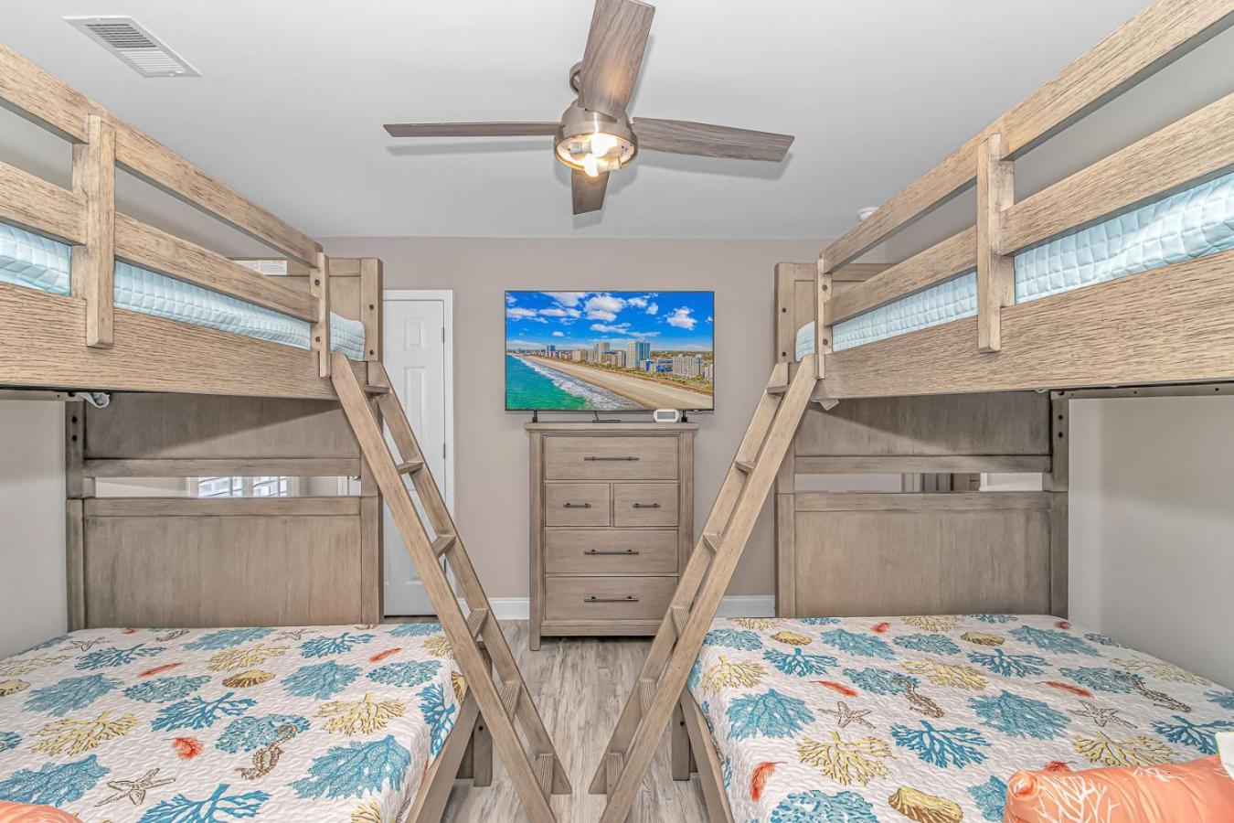 Ocean Lakes, Luxury Water Front Holiday home Myrtle Beach