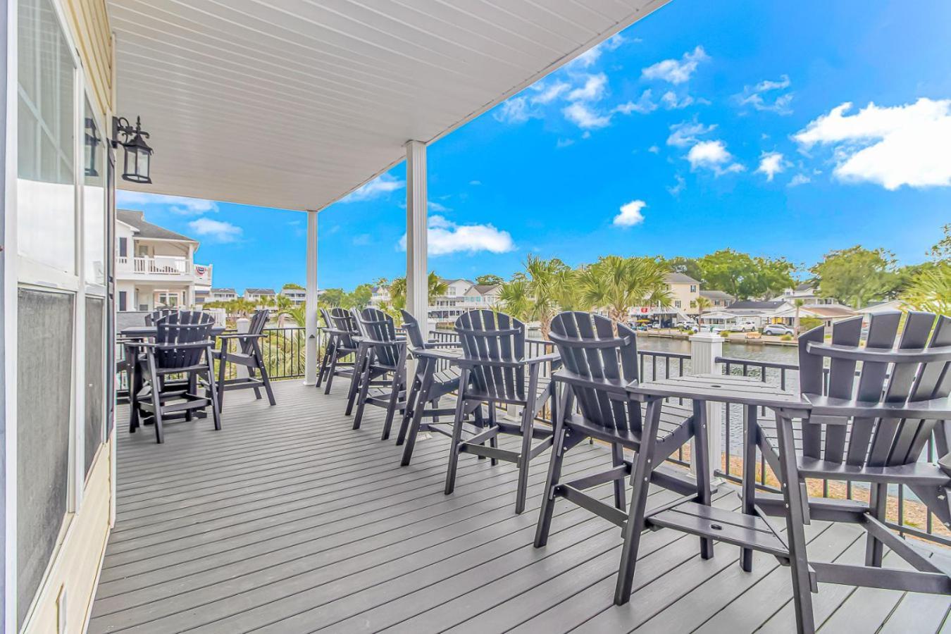 Ocean Lakes, Luxury Water Front Holiday home *
