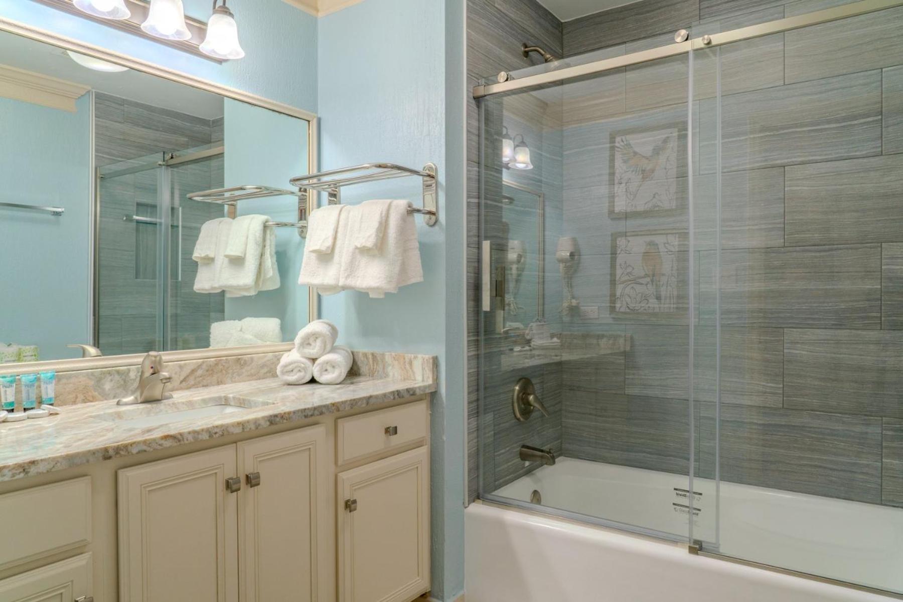 Oceanfront 2 Bedroom Penthouse! Dunes 1232 Holiday home