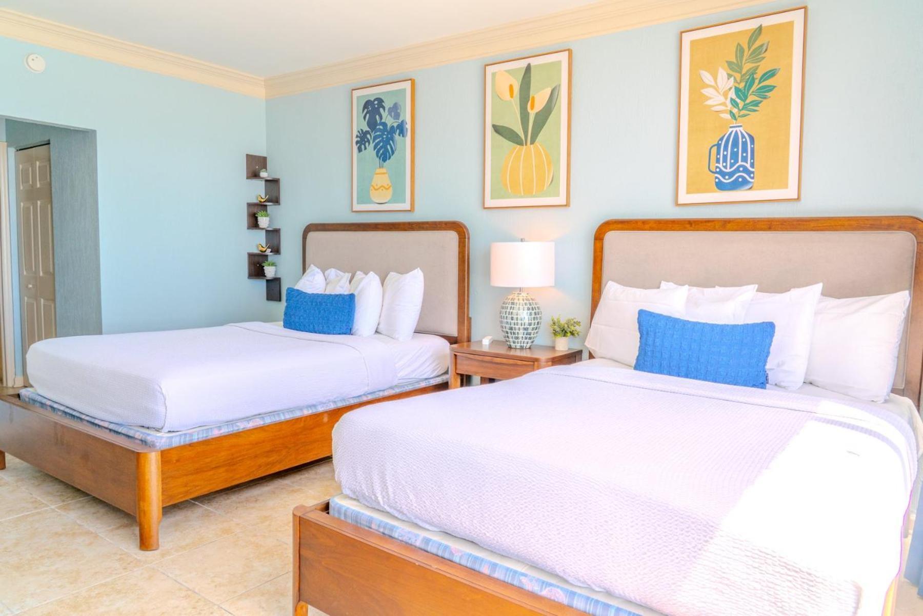 Oceanfront 2 Bedroom Penthouse! Dunes 1232