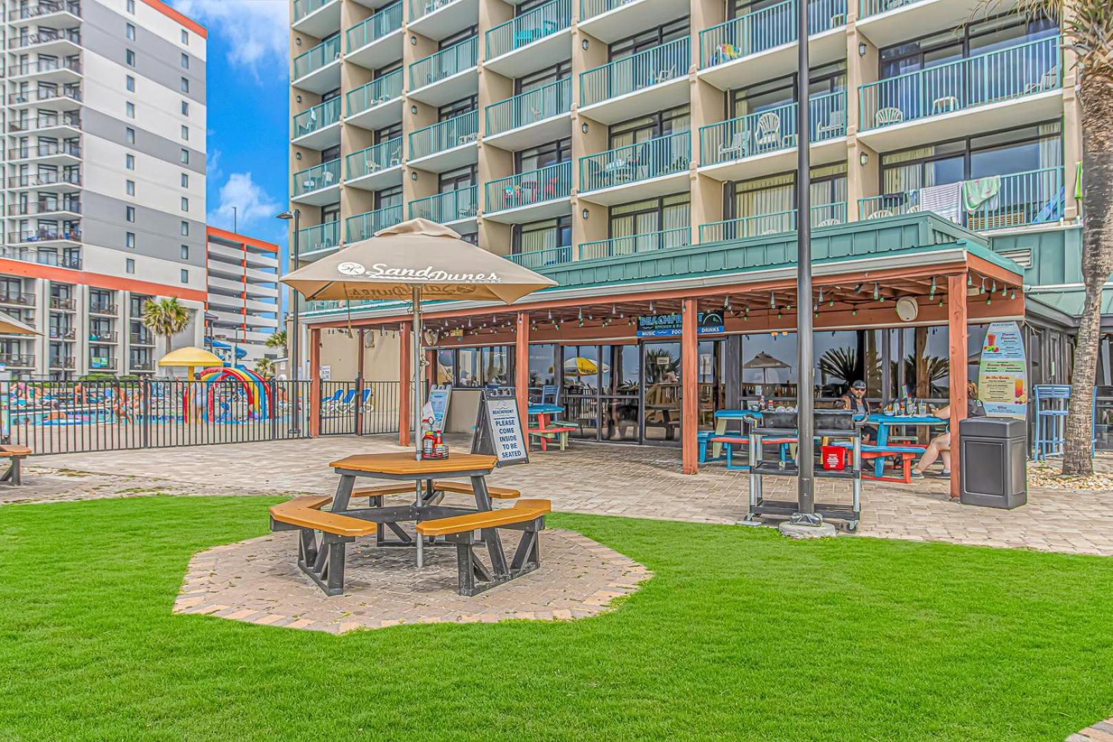 Oceanfront 2 Bedroom Penthouse! Dunes 1232 Holiday home *