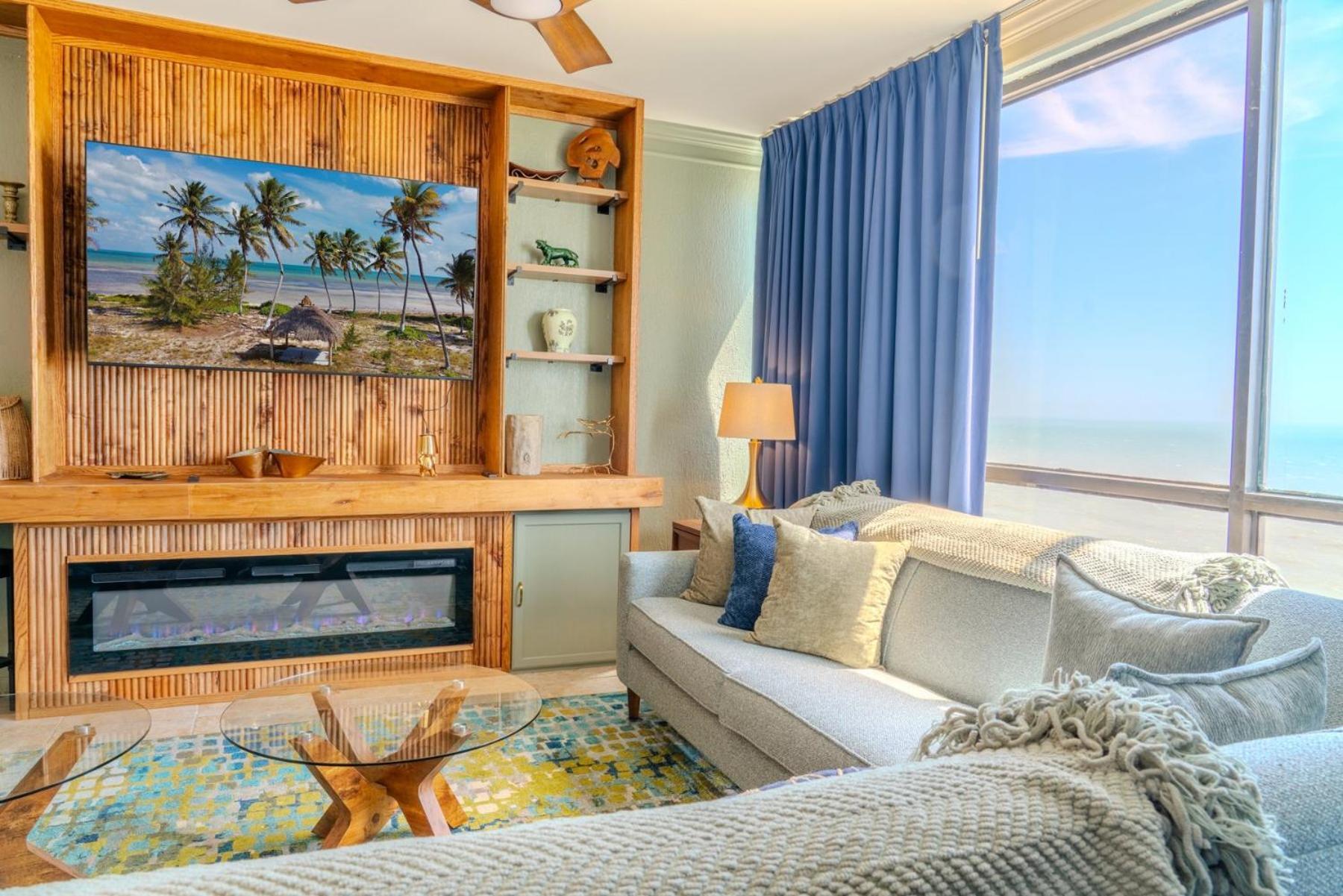 Oceanfront 2 Bedroom Penthouse! Dunes 1232 Holiday home *