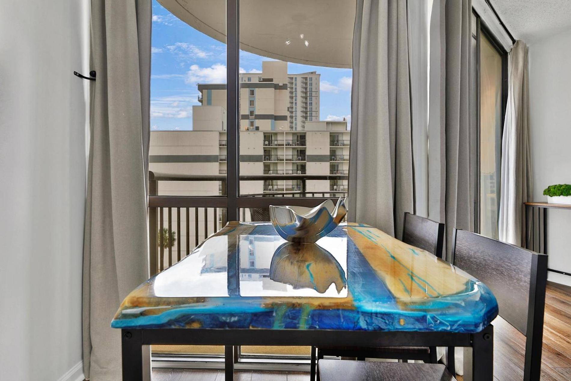 Memorable Sunrises At Meridian Plaza By Wavecrest Vacations Holiday home