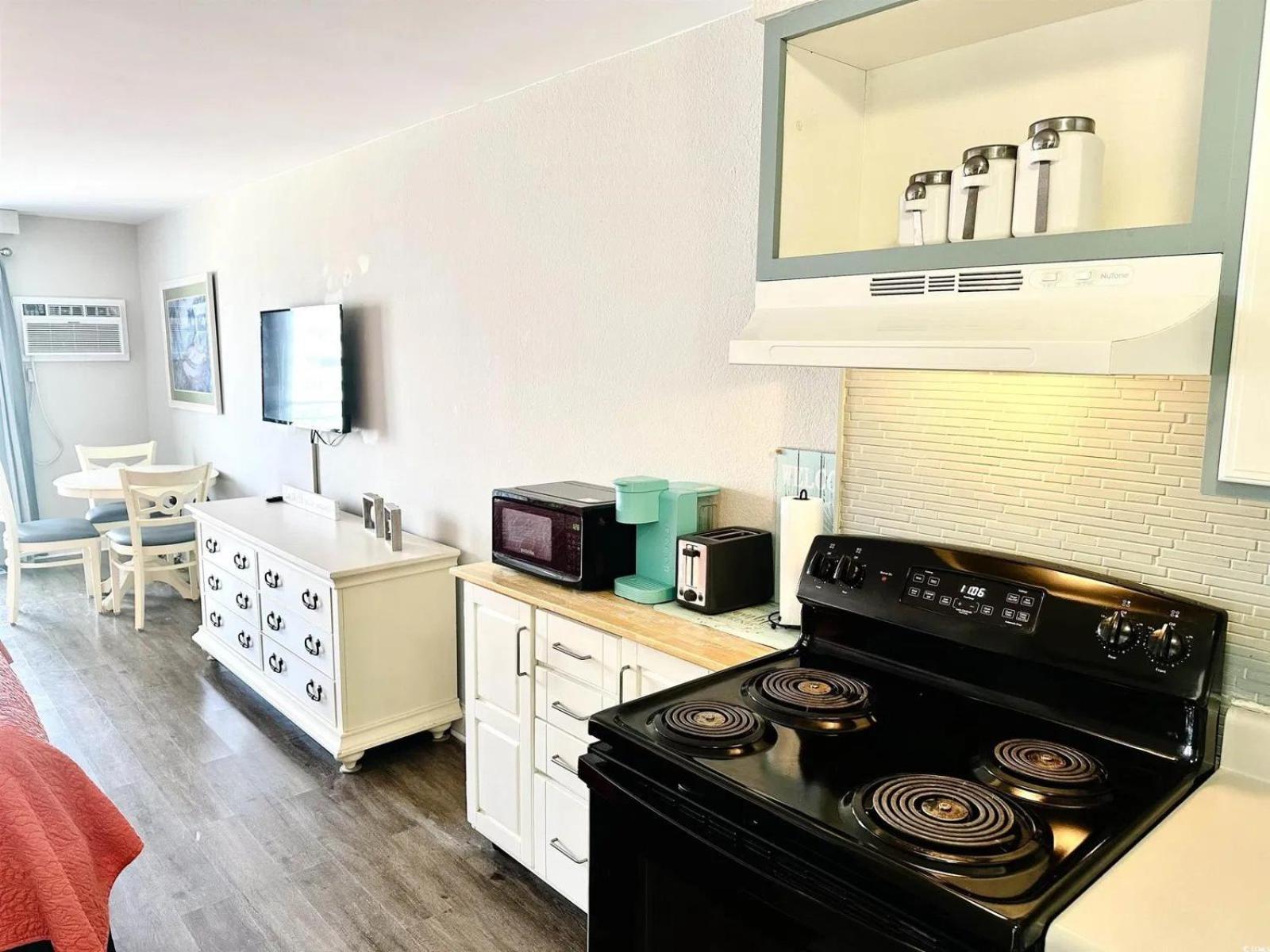 Updated Oceanview King Studio! Sleeps 4! Sea Mist 51104 Myrtle Beach