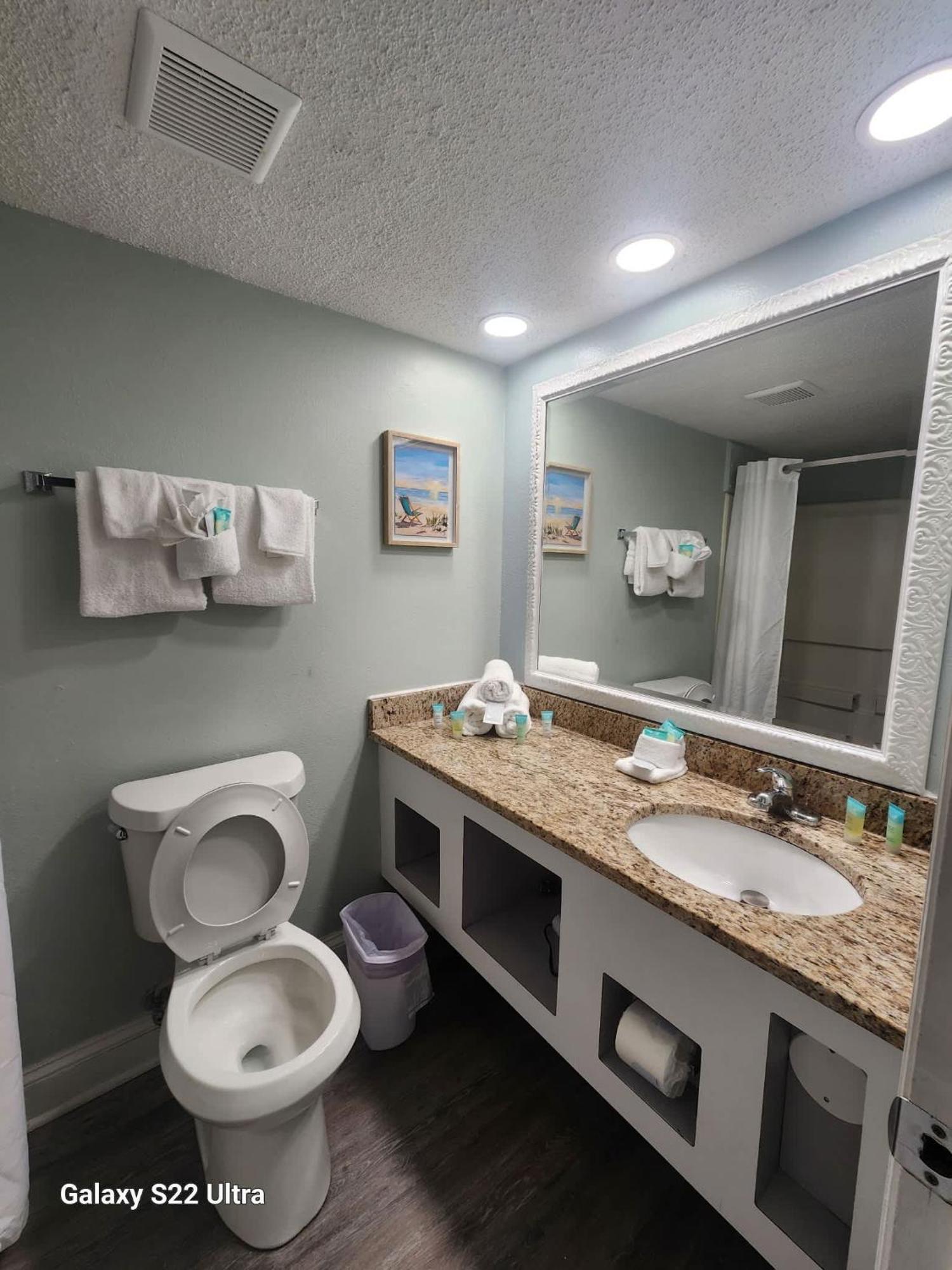 Oceanfront Efficiency T606 * Myrtle Beach