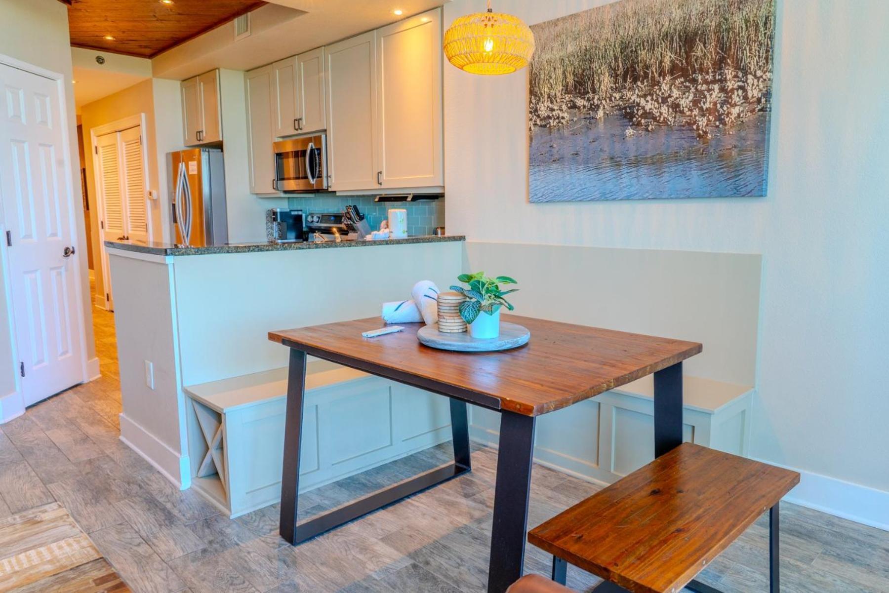 Luxury 2br With Custom Upgrades! The Horizon At 77th- 503 *