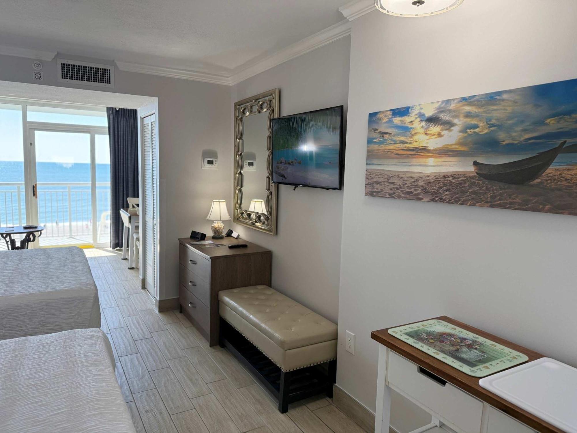Ocean Front One Bedroom With An Amazing View 404