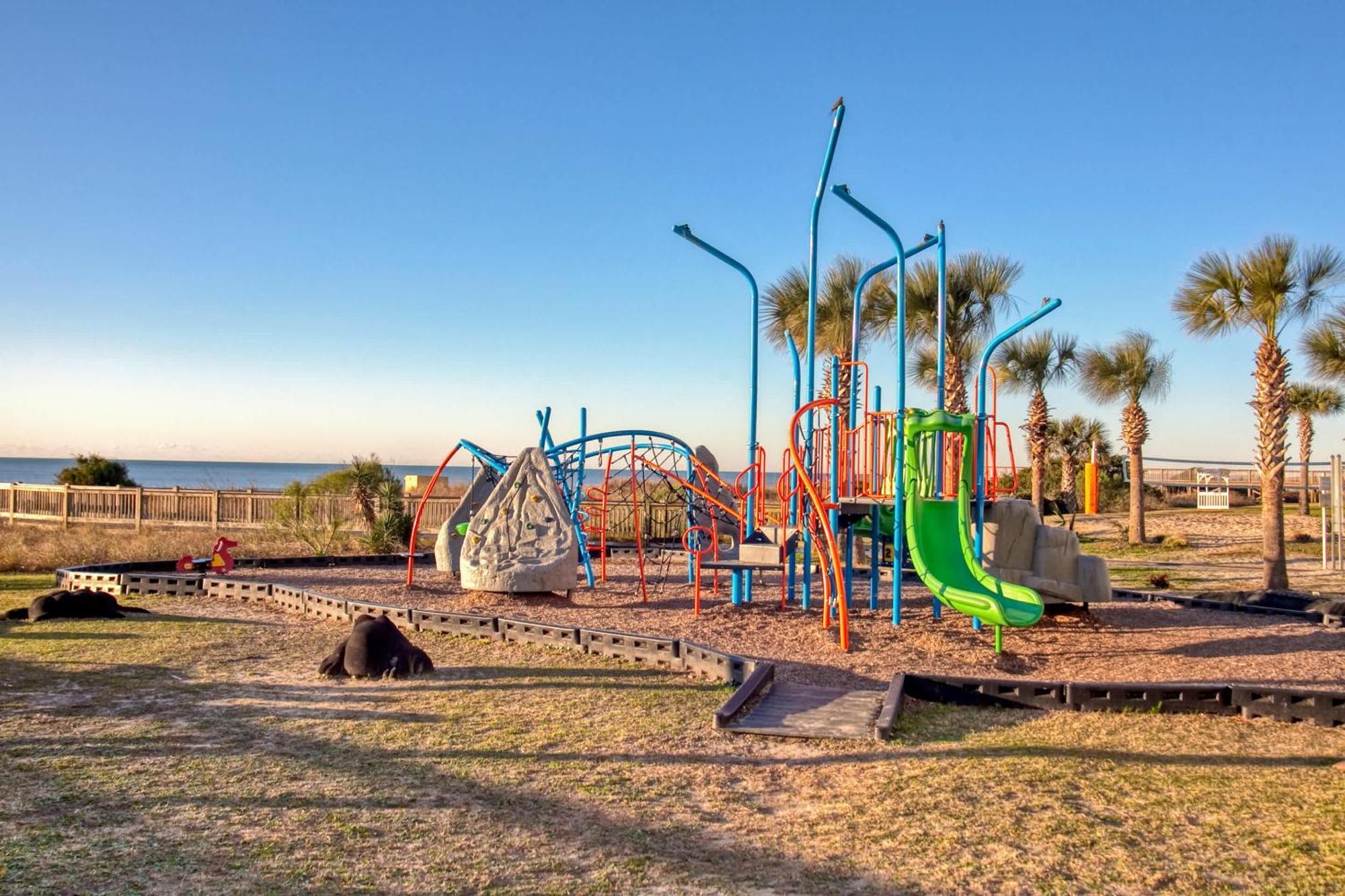 2br Beachfront With Dunes Village Views *