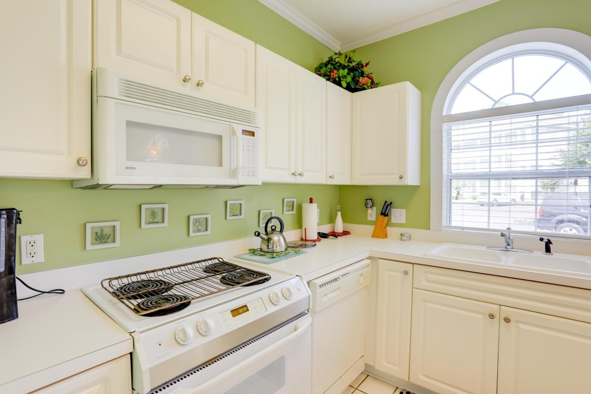 Myrtle With Community Pool Views! * Myrtle Beach