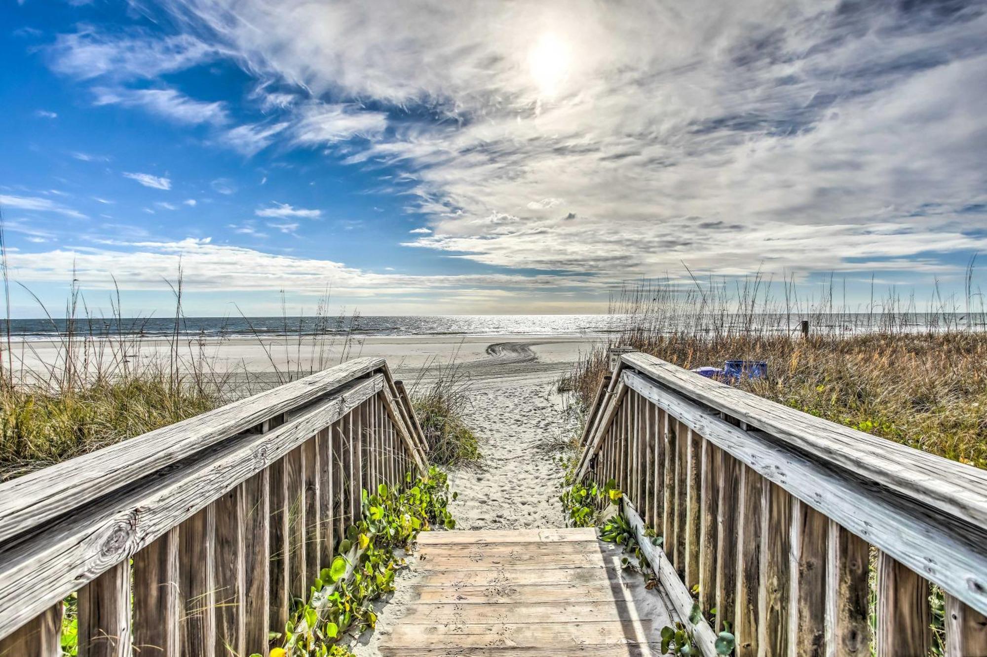 Apartment Beautiful Lakefront Short Walk To Beach! Myrtle Beach