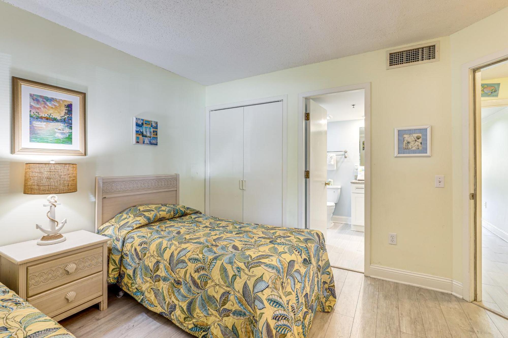 Apartment Beautiful Lakefront Short Walk To Beach! Myrtle Beach