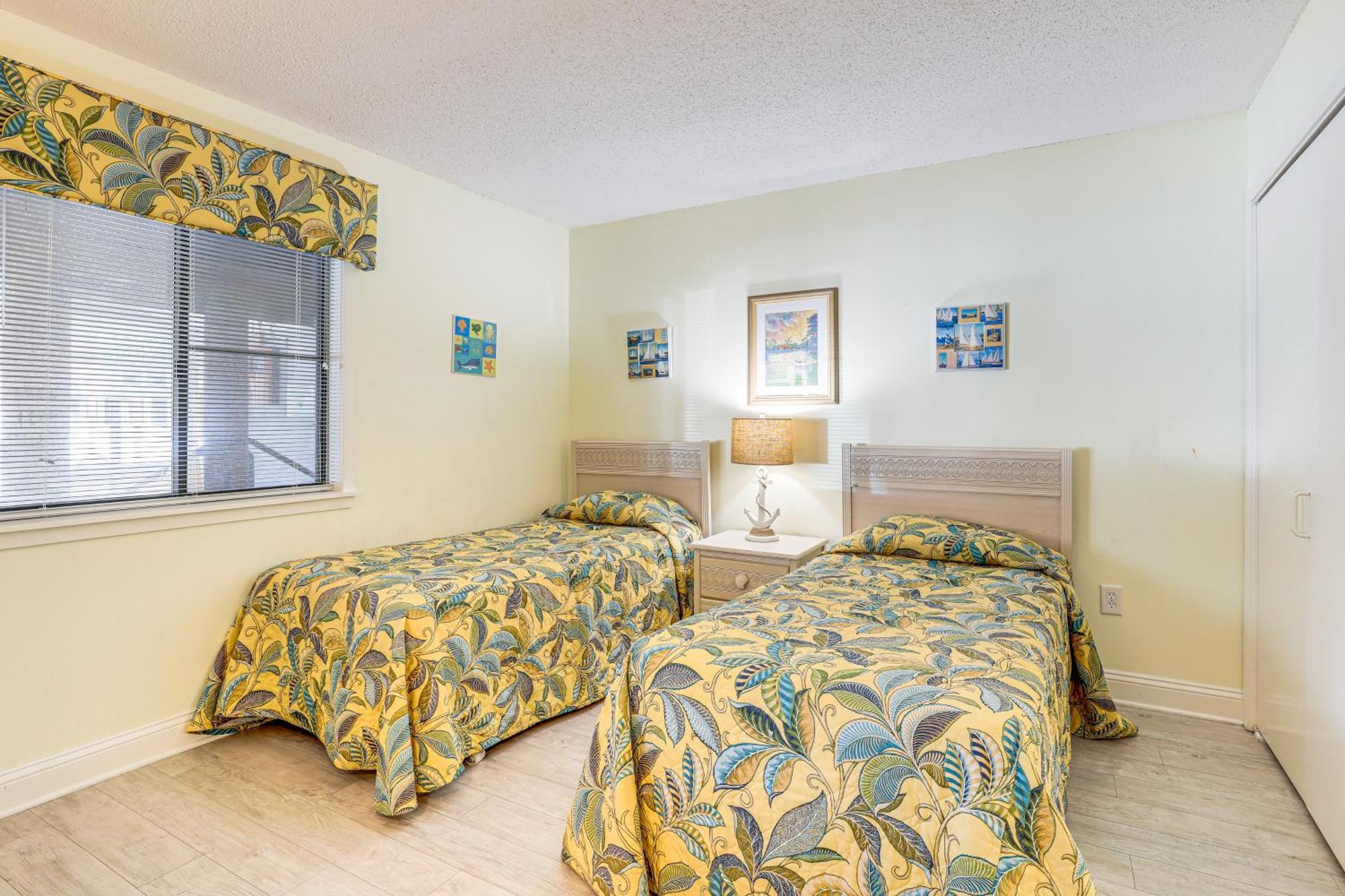 Beautiful Lakefront Short Walk To Beach! * Myrtle Beach