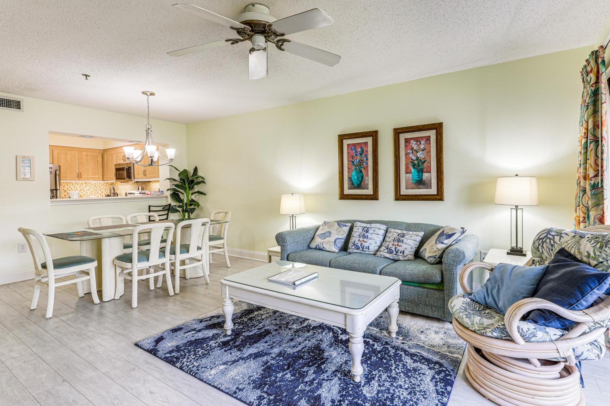Beautiful Lakefront Short Walk To Beach! Apartment *