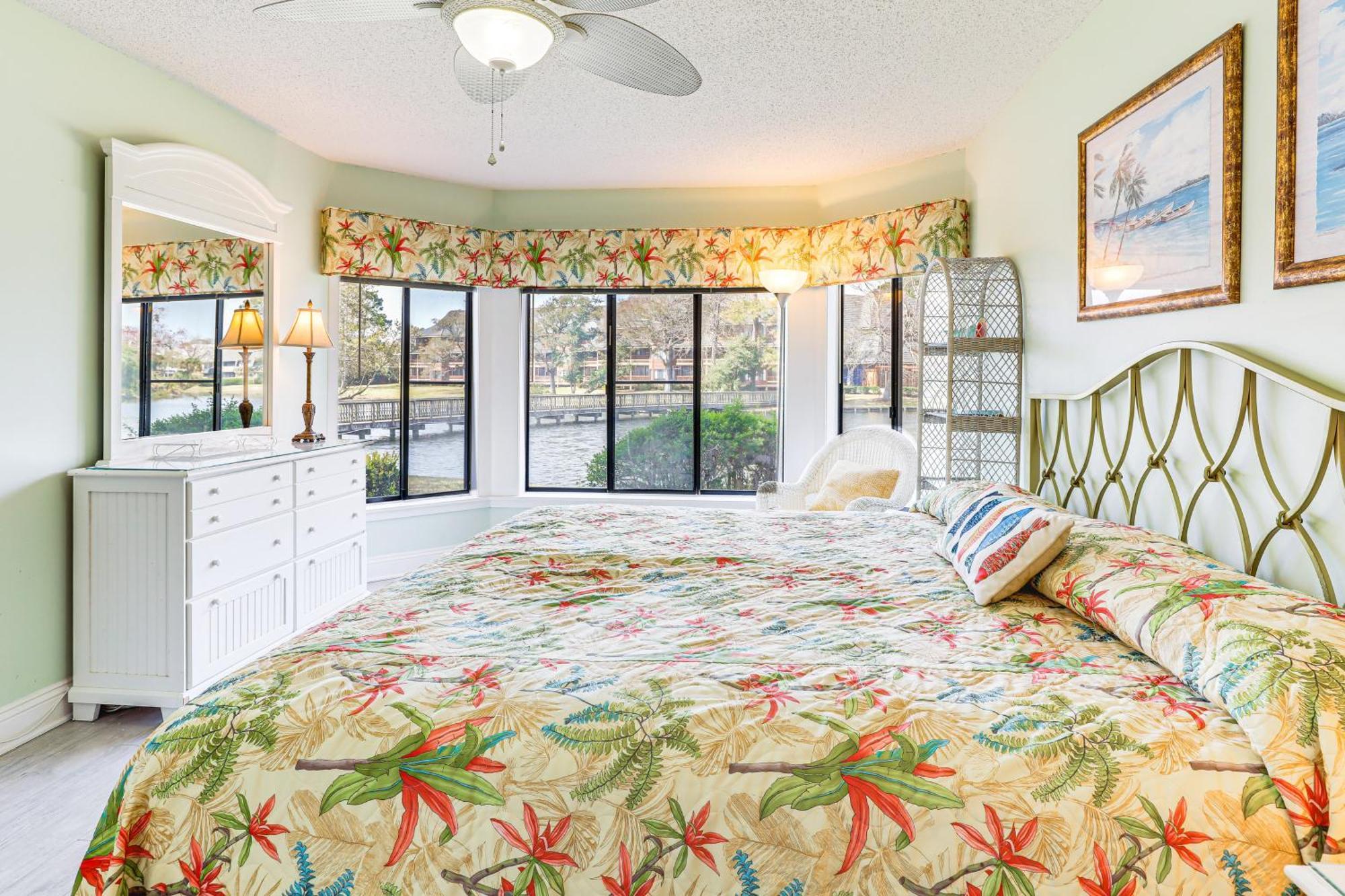 Beautiful Lakefront Short Walk To Beach! Apartment Myrtle Beach