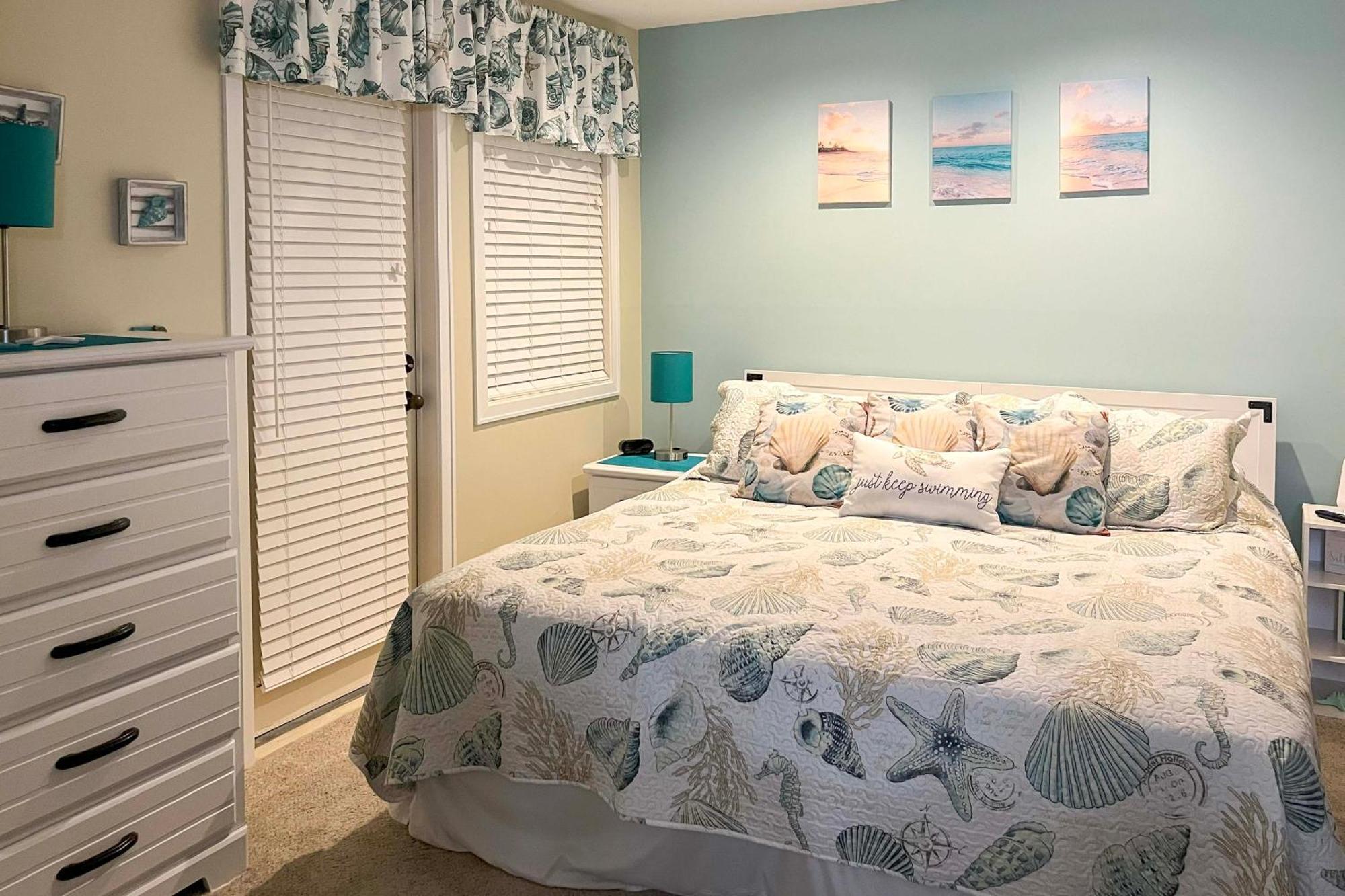 Myrtle First-floor Gem Pool And Access Apartment