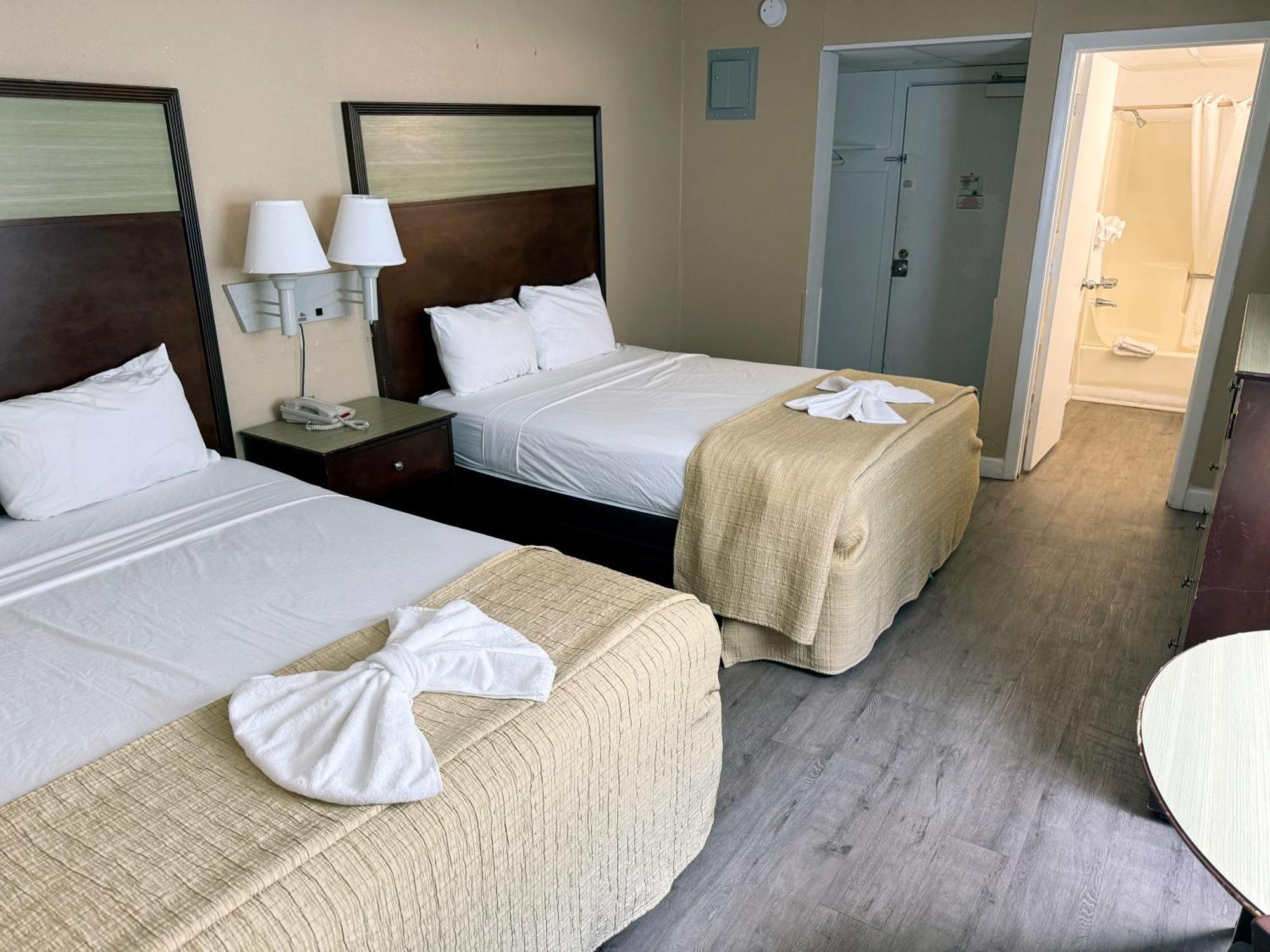 Polynesian Oceanfront Motel 2*
