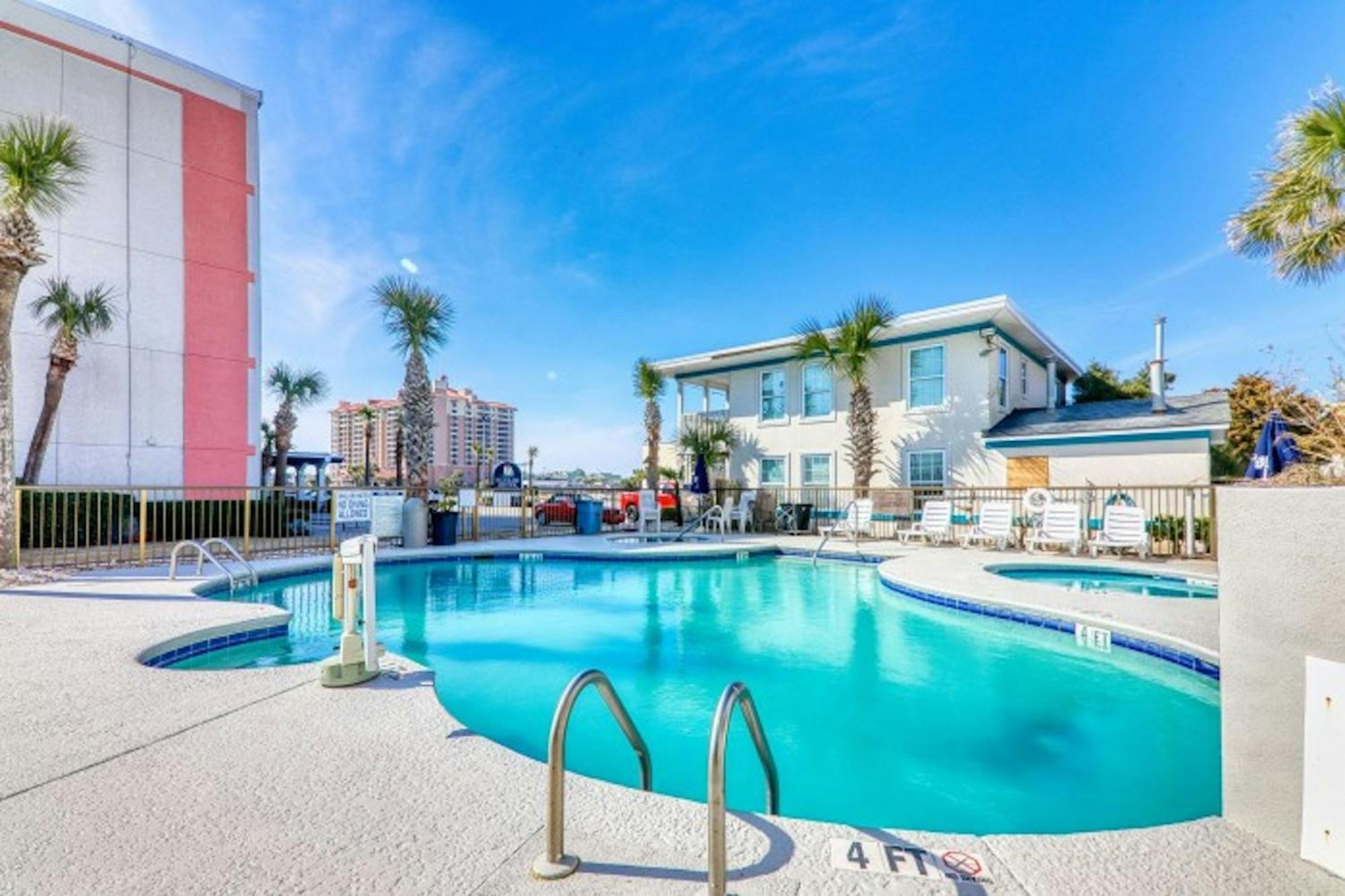 Blockade Runner Apartment *