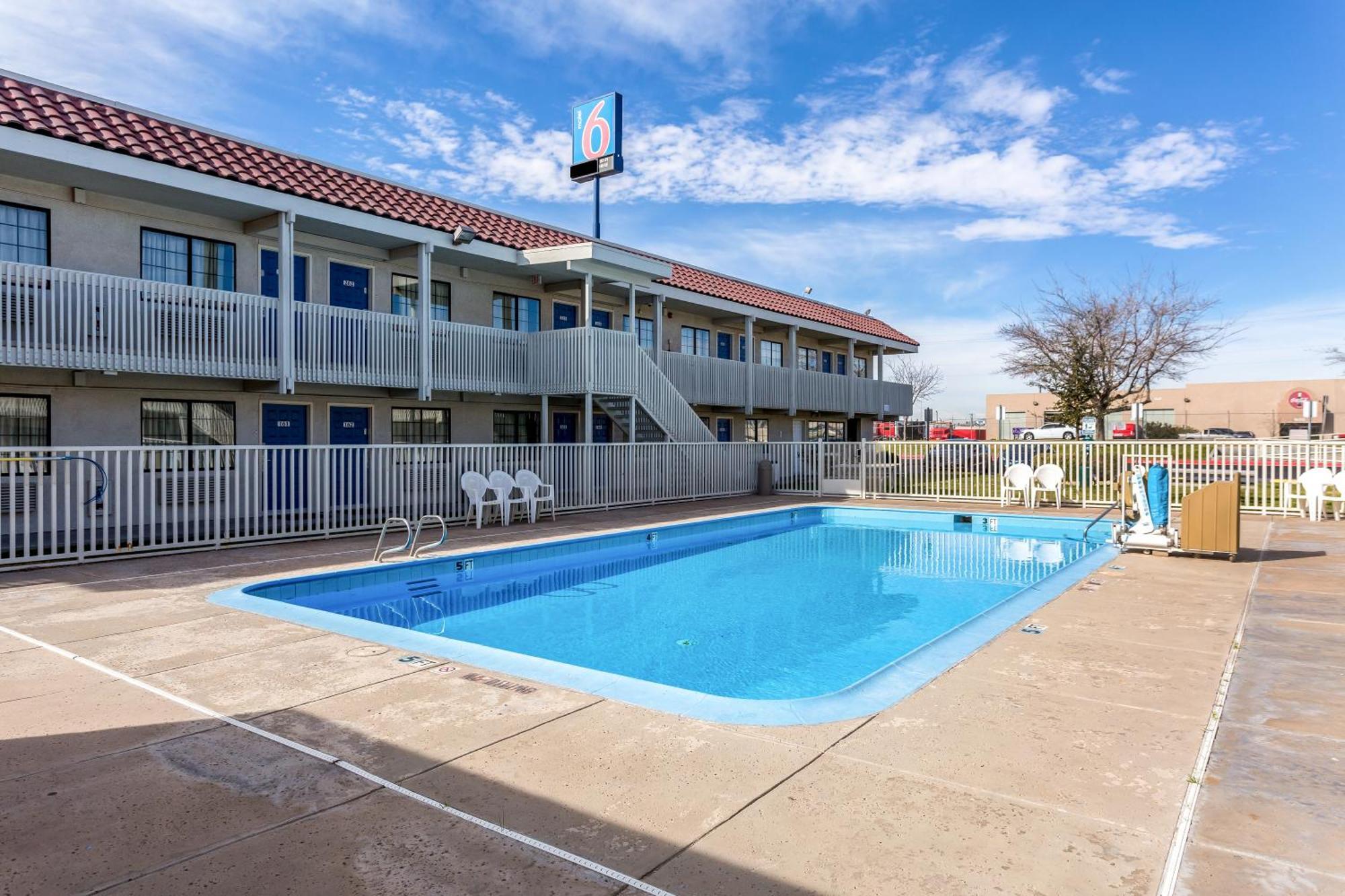 Hotel 6 Myrtle 4*