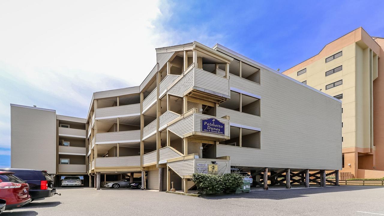 Oceanfront 3 Bedroom 2.5 Bath Wifi, Pool, W/d Apartment *