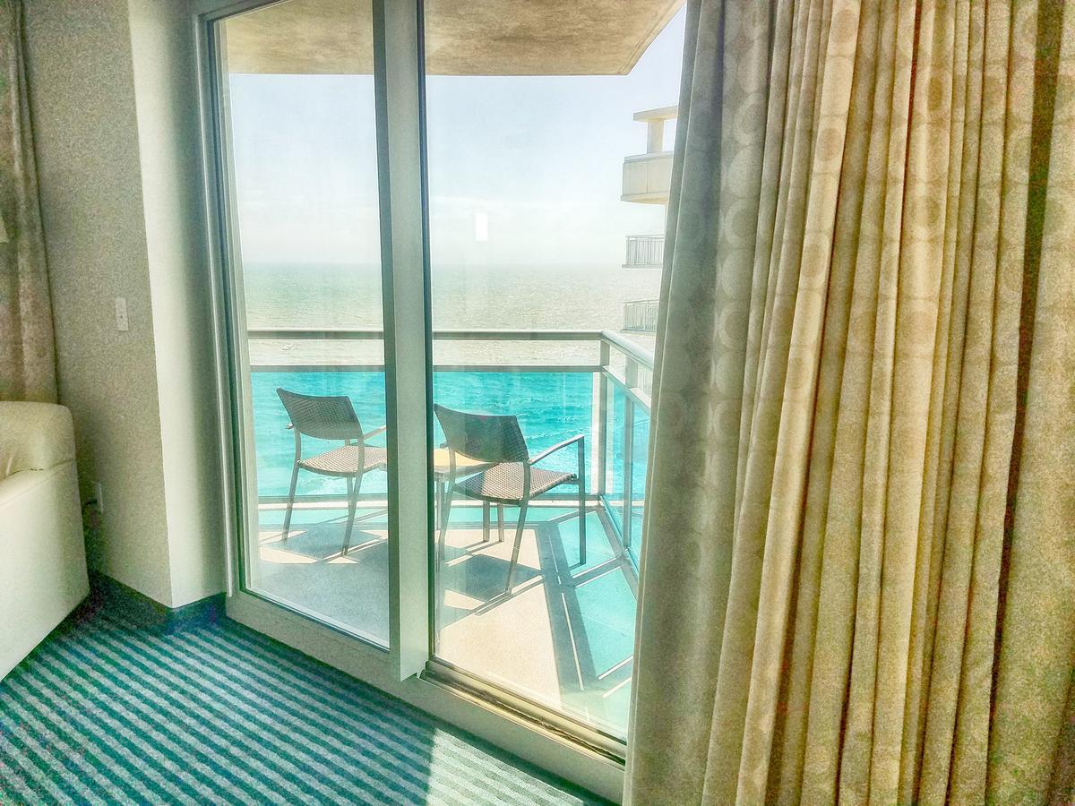Paradise Breathtaking Oceanfront Oceans One Aparthotel *